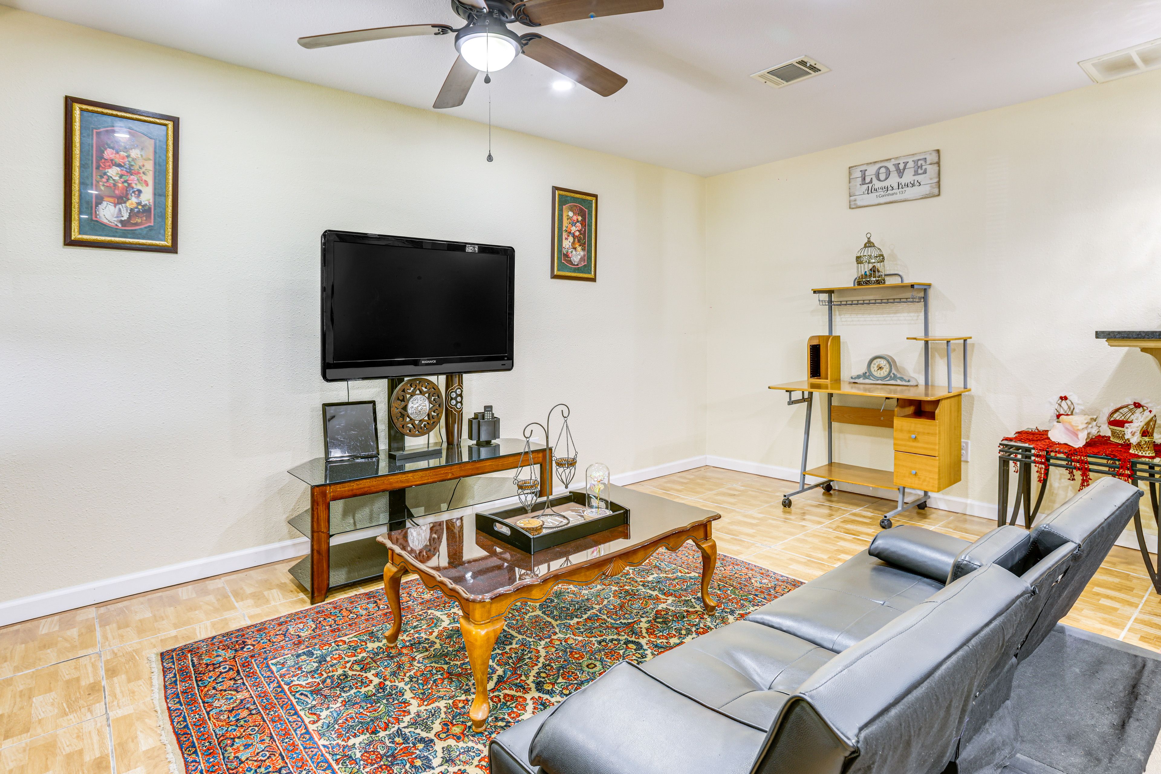 Houston Vacation Rental | 3BR | 2BA | 1,500 Sq Ft | 1 Step to Enter