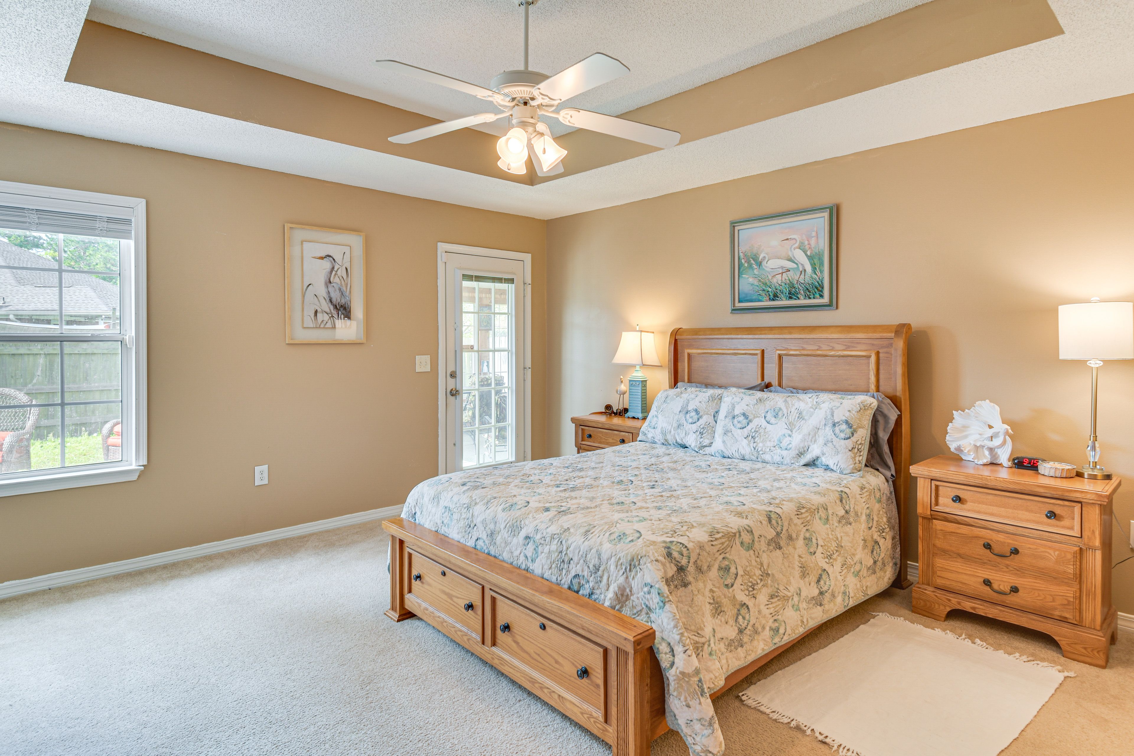 Bedroom 1 | Queen Bed | Smart TV