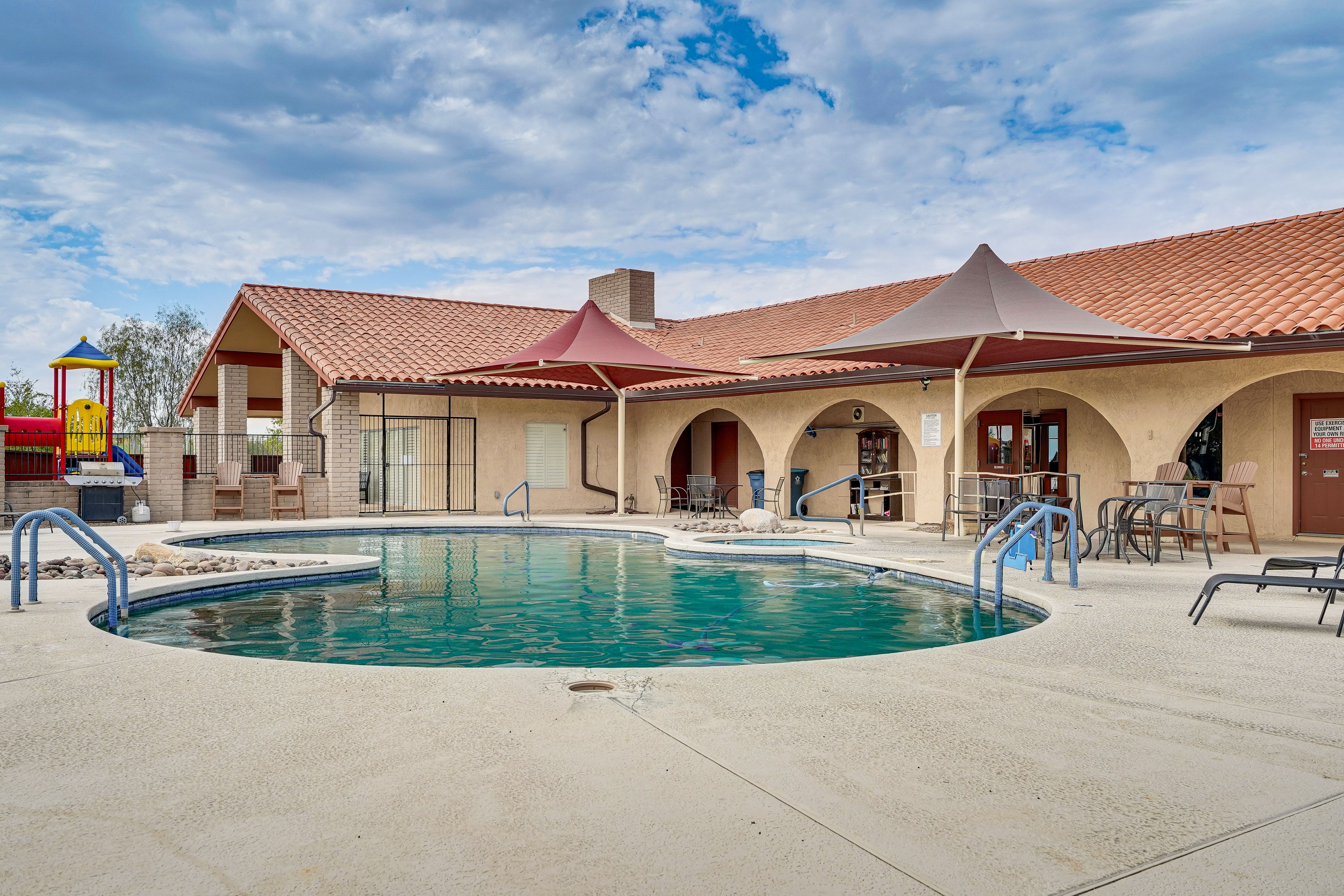 Community Pool & Hot Tub