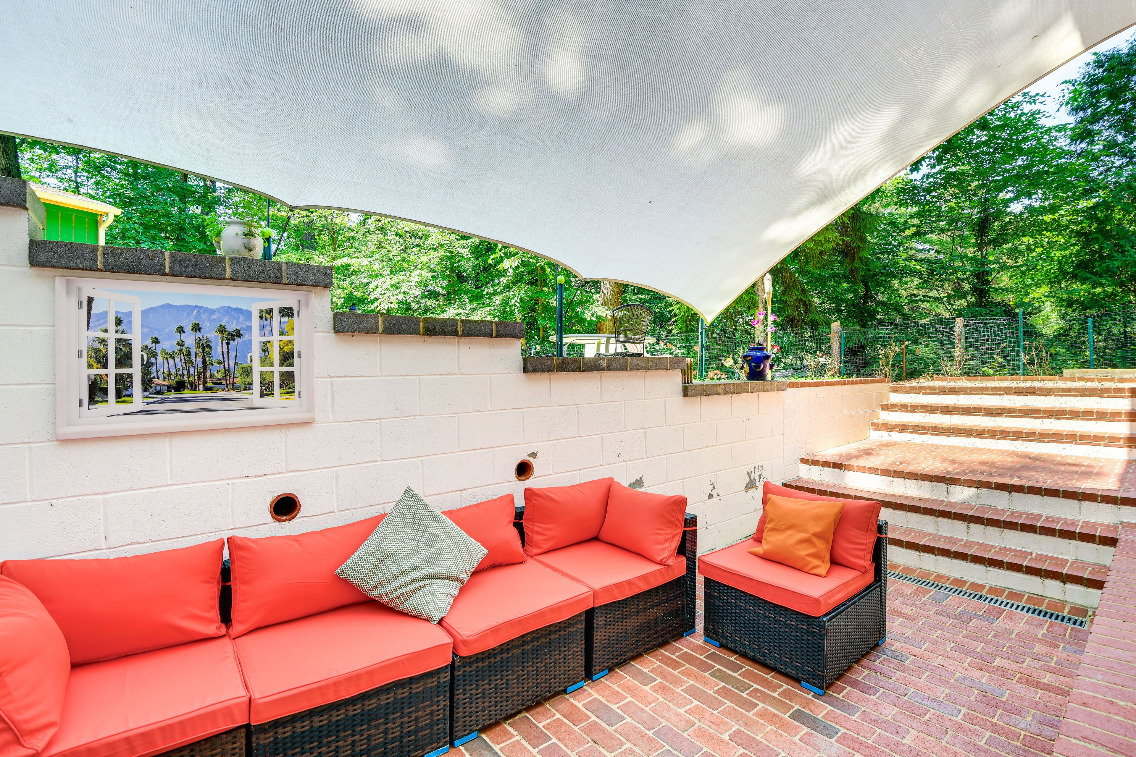 Falls Church Vacation Rental | 2BR | 1BA | 1,200 Sq Ft | 15 Steps Required