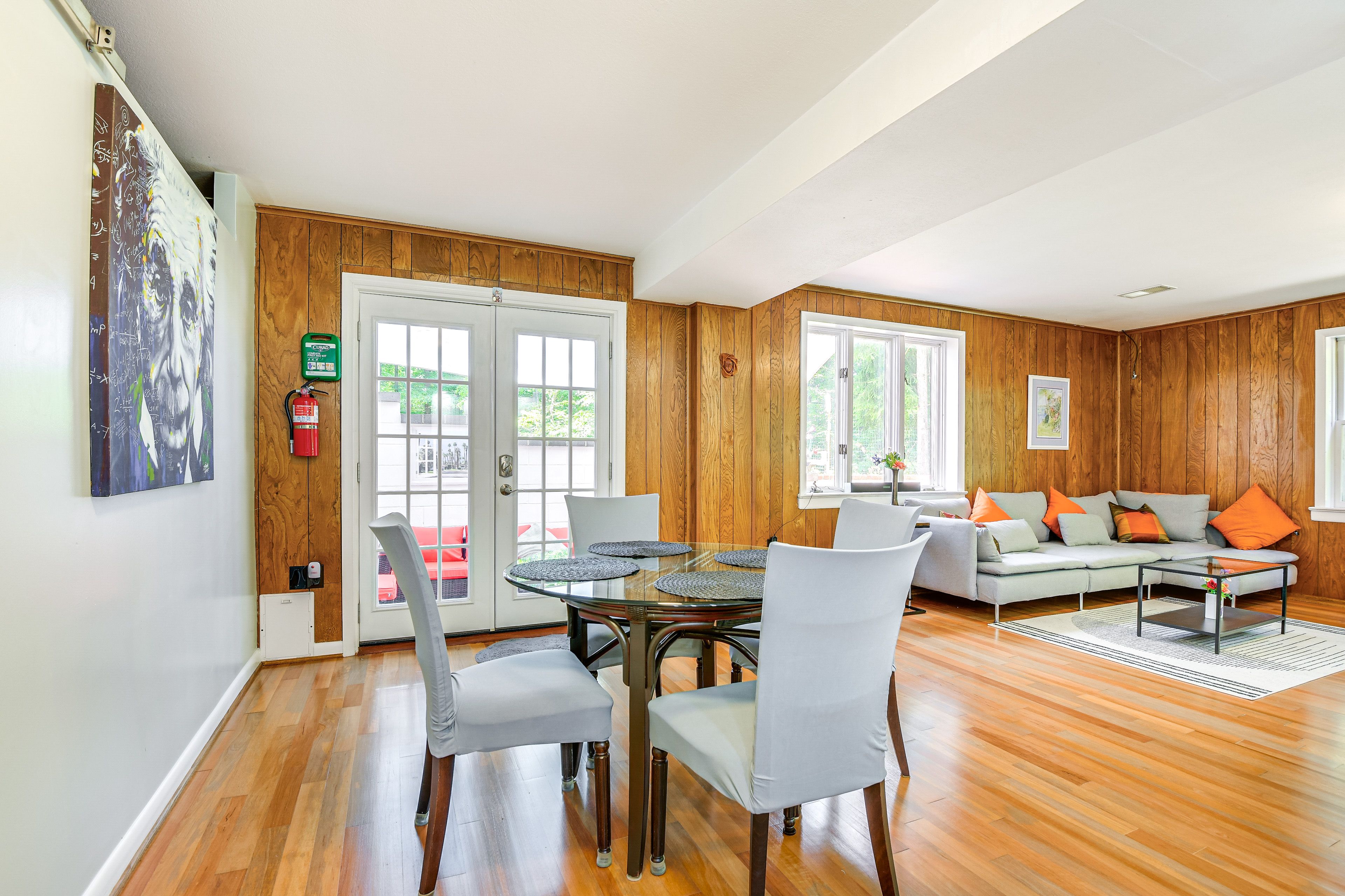 Dining Area | Dishware/Flatware Provided | 2nd Floor