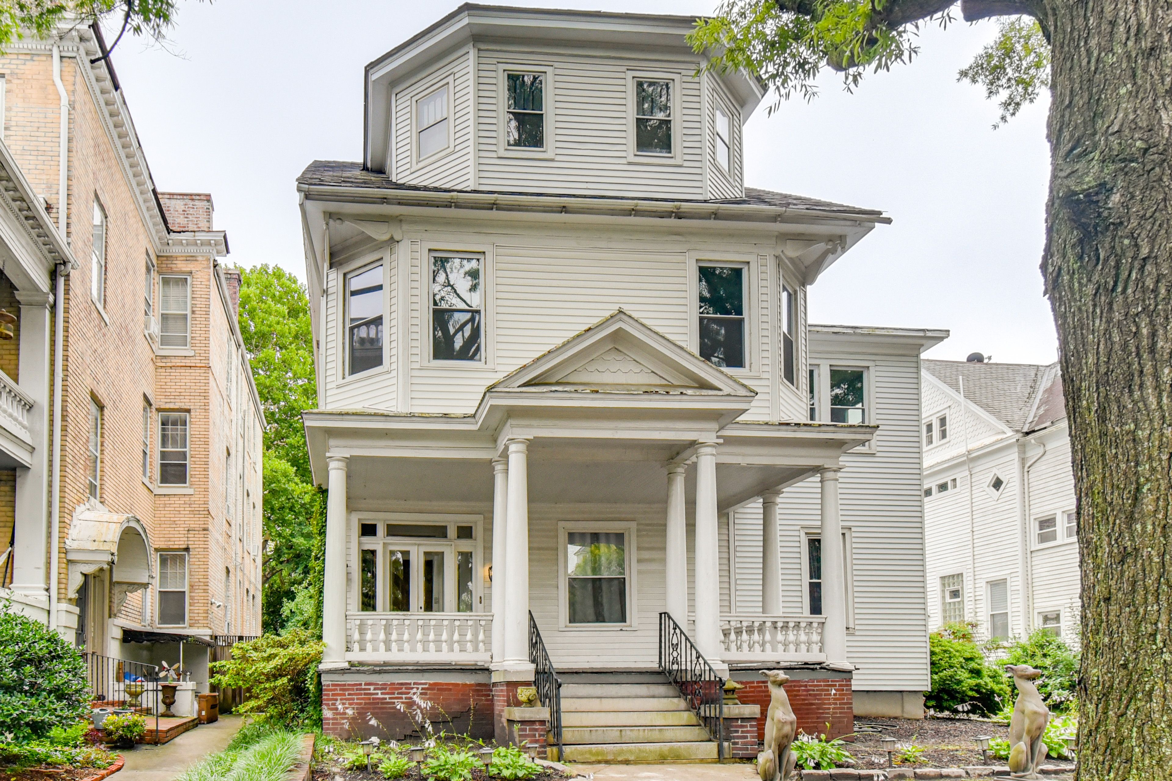 Apartment Exterior | Single-Story Unit | Shared Backyard