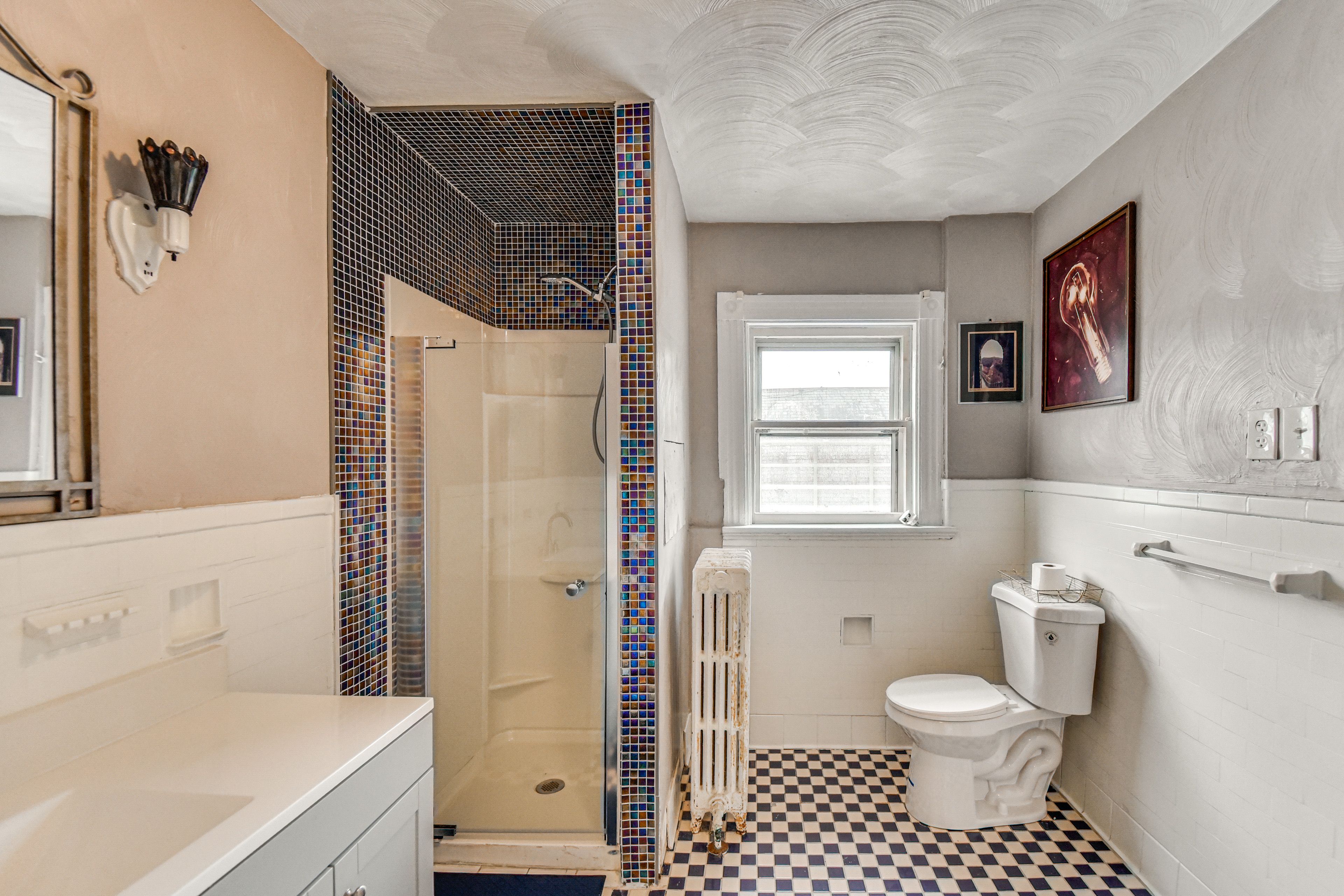 Full Bathroom | Towels Provided