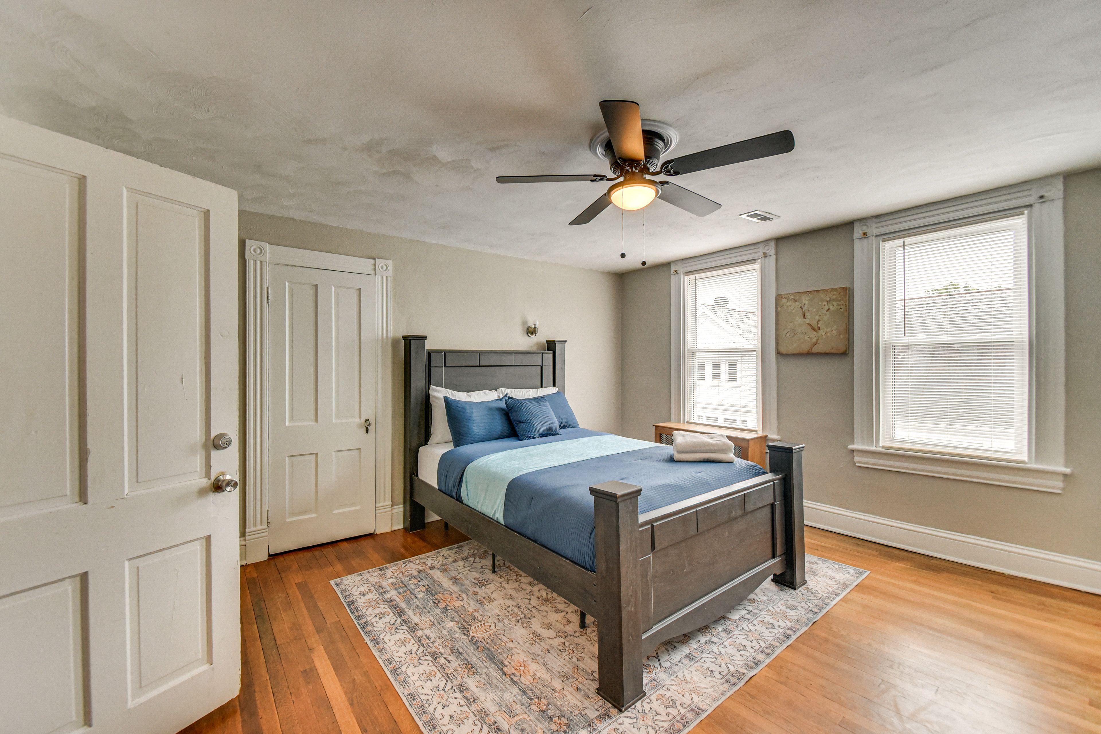 Bedroom 2 | Queen Bed | Smart TV