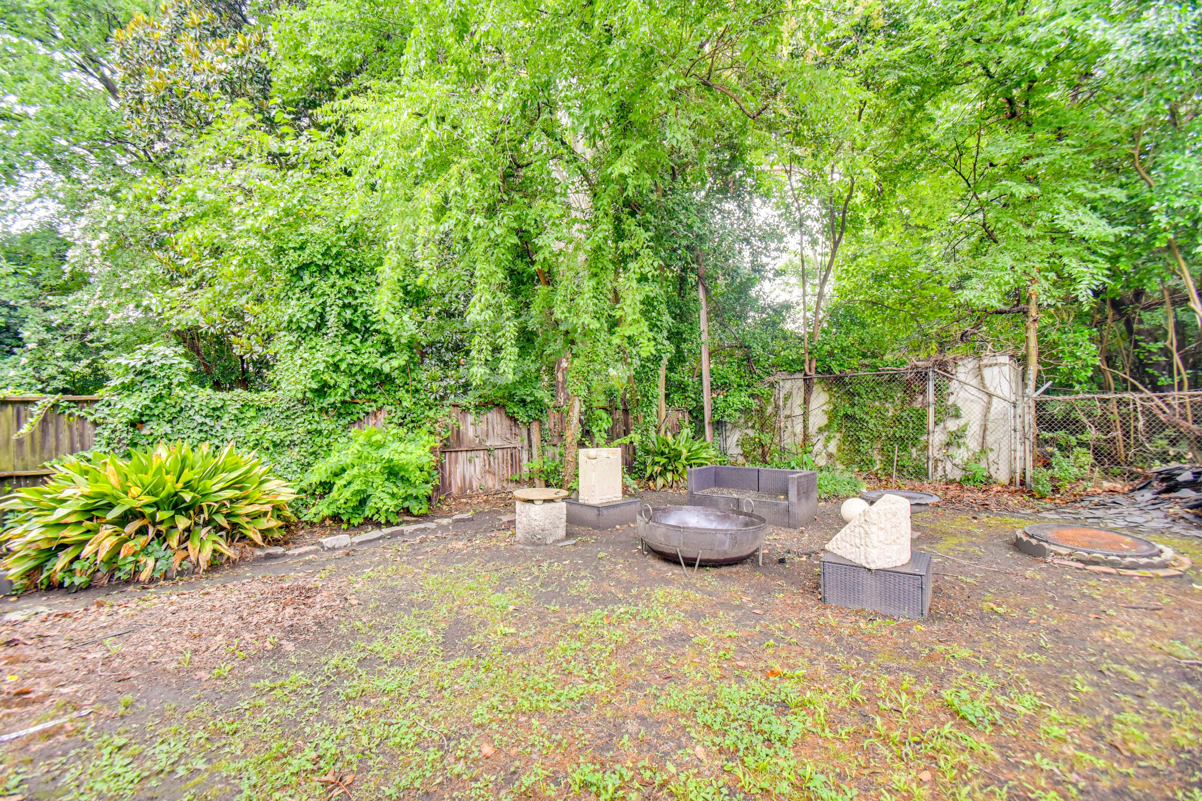 Shared Backyard | Fire Pit | Seating