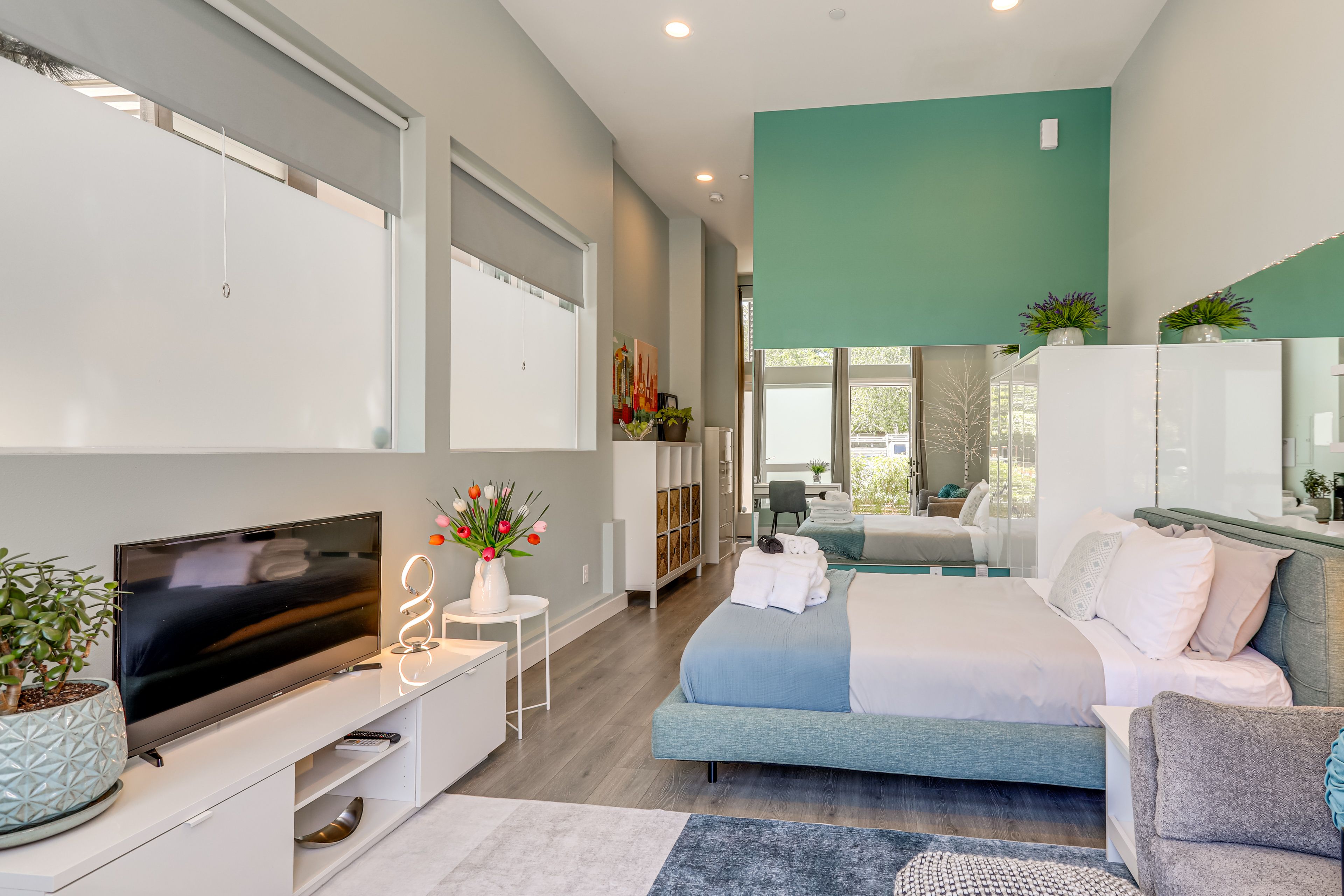 Studio | Queen Bed | Central A/C