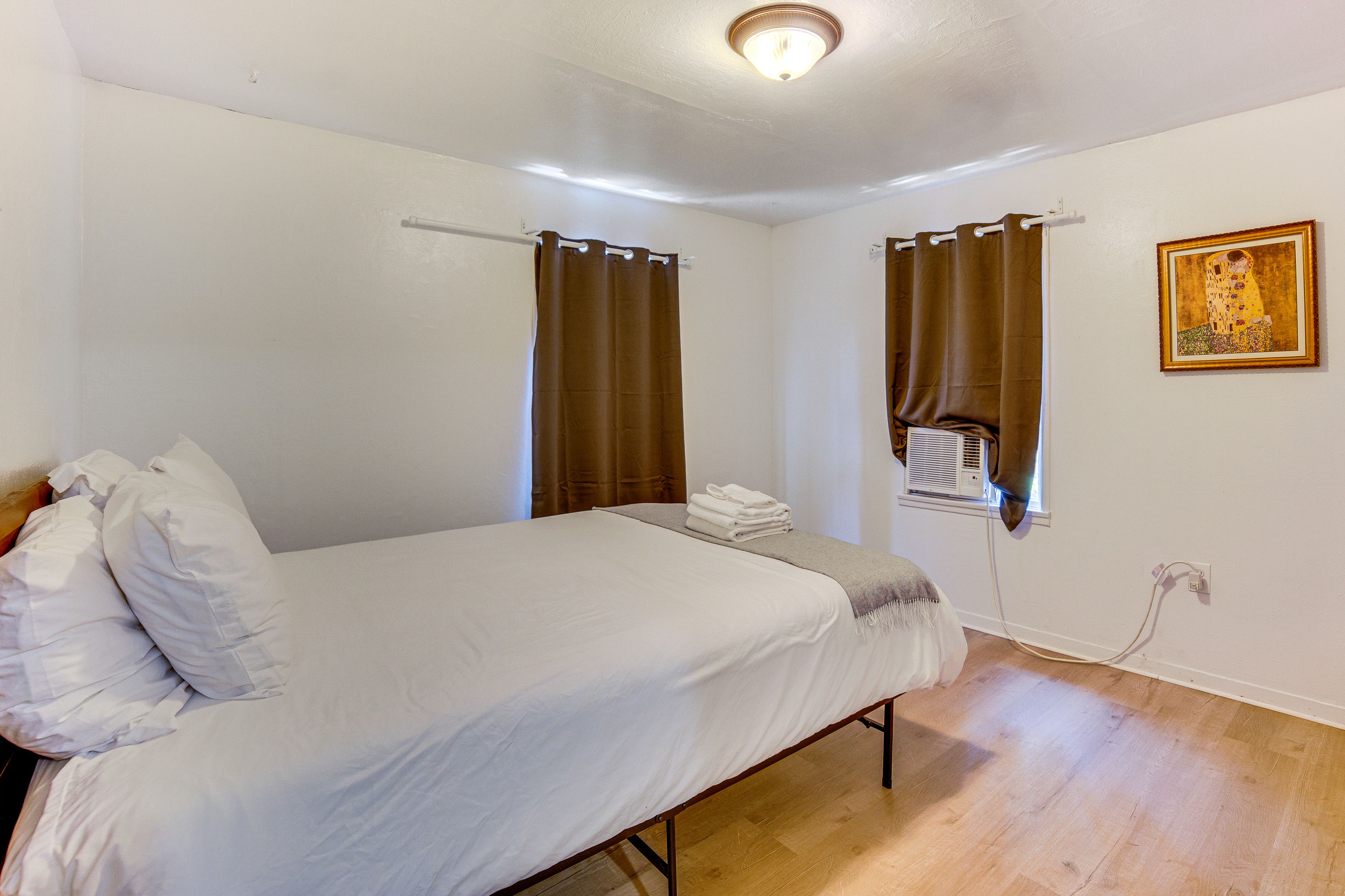 Bedroom 2 | Queen Bed