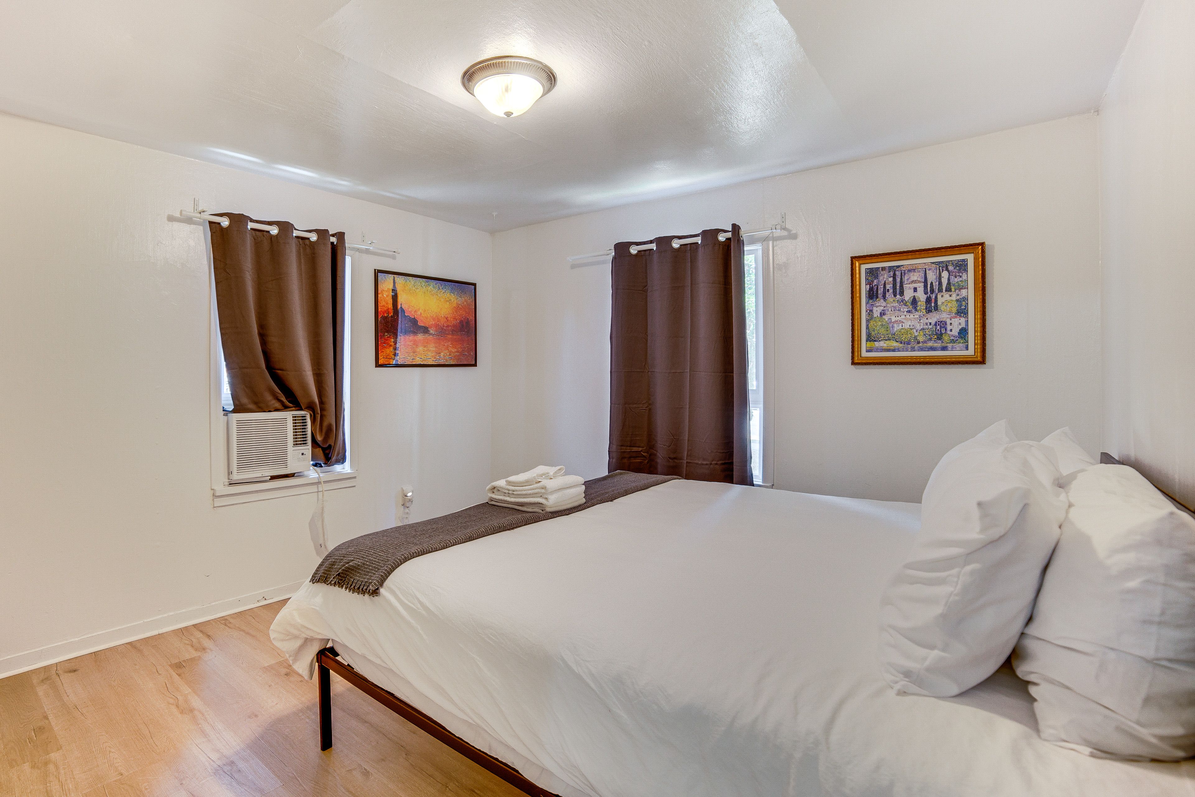Bedroom 1 | King Bed