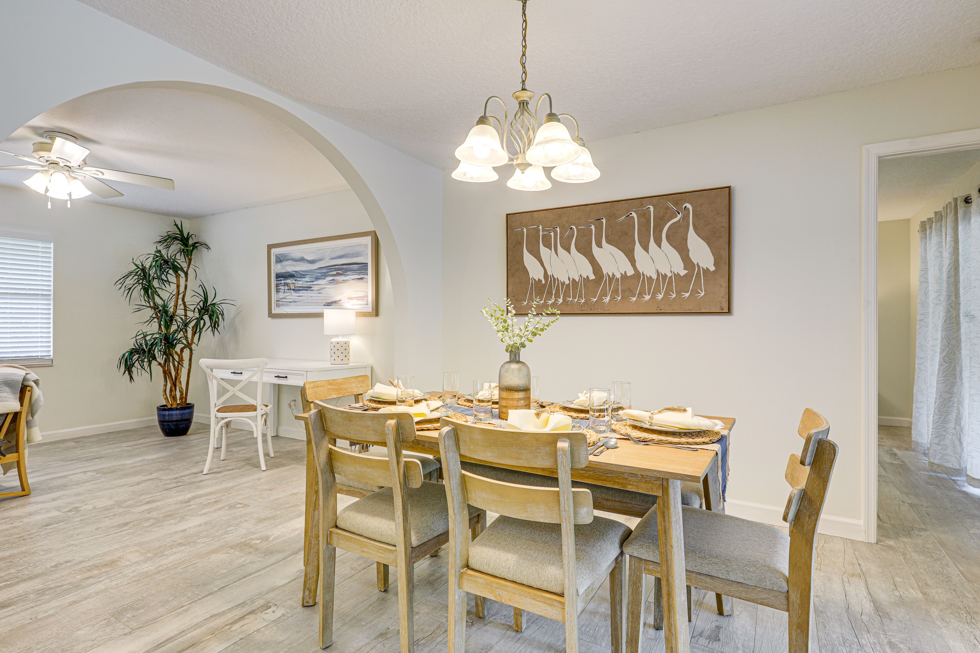 Dining Area | Dishware & Flatware Provided