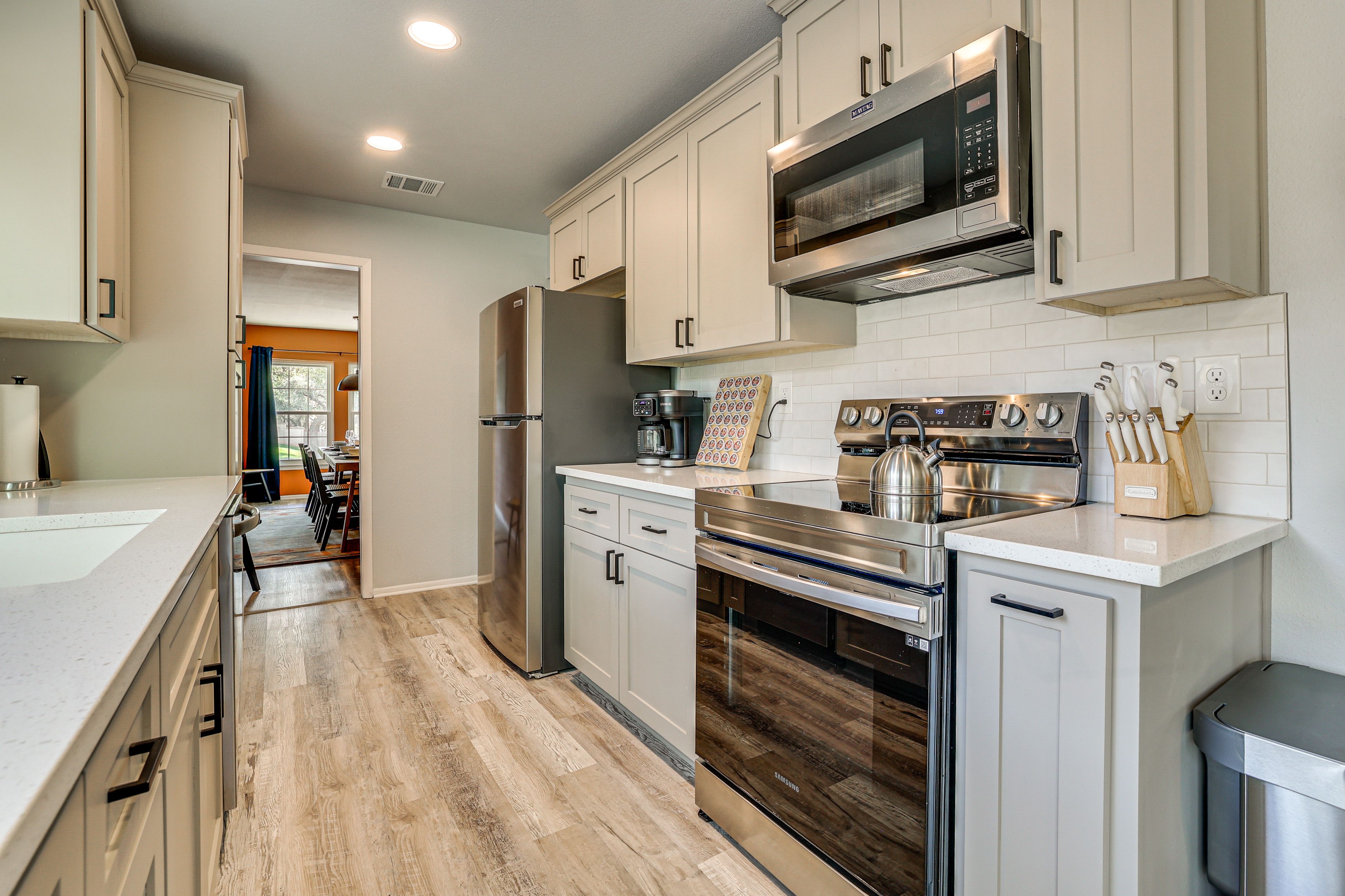 Kitchen | Blender | Toaster | Drip/Keurig Coffee Maker | Spices