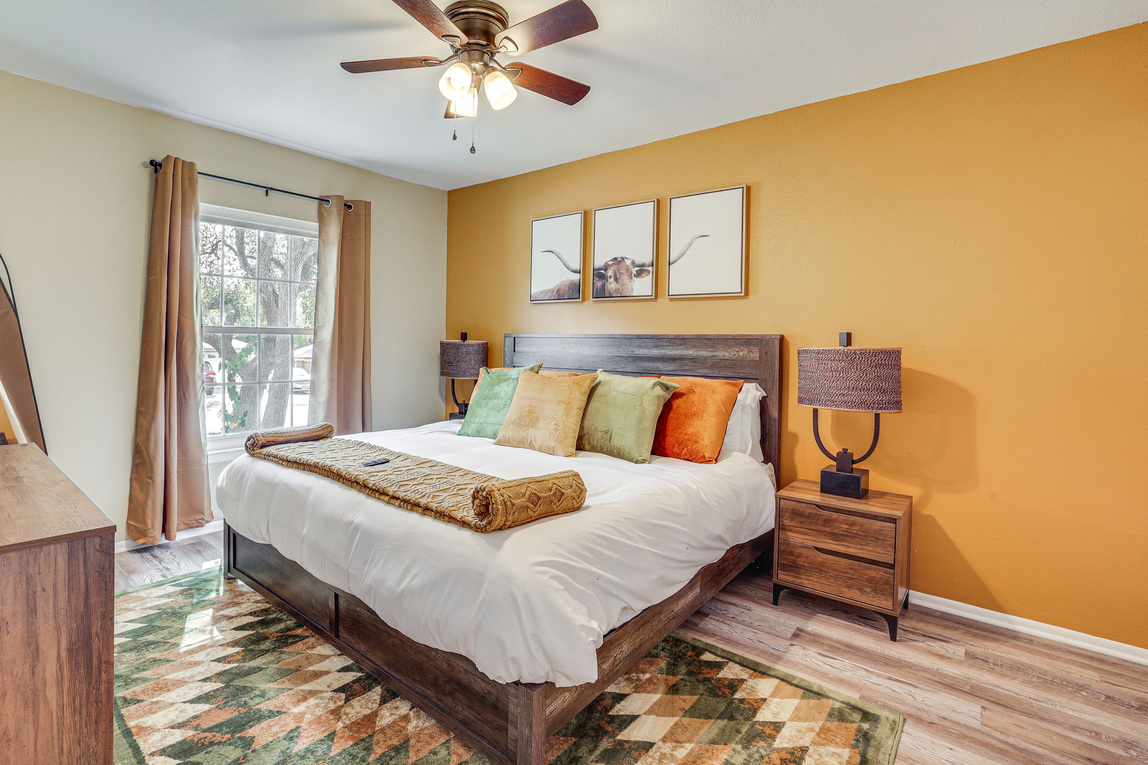 Bedroom 1 | King Bed