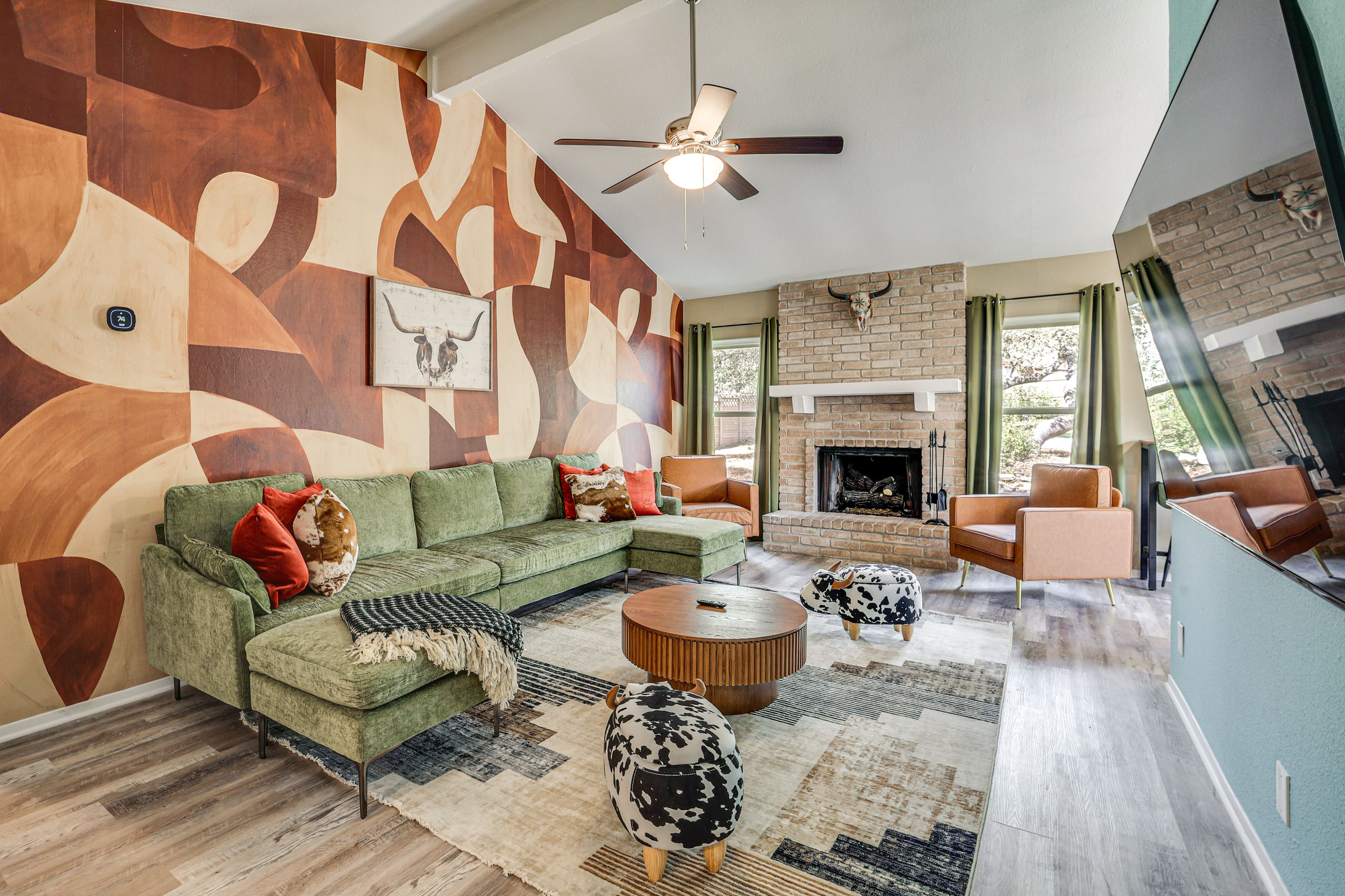 Living Room | Free WiFi | Central A/C & Heat | Gas Fireplace | Bar-Height Table