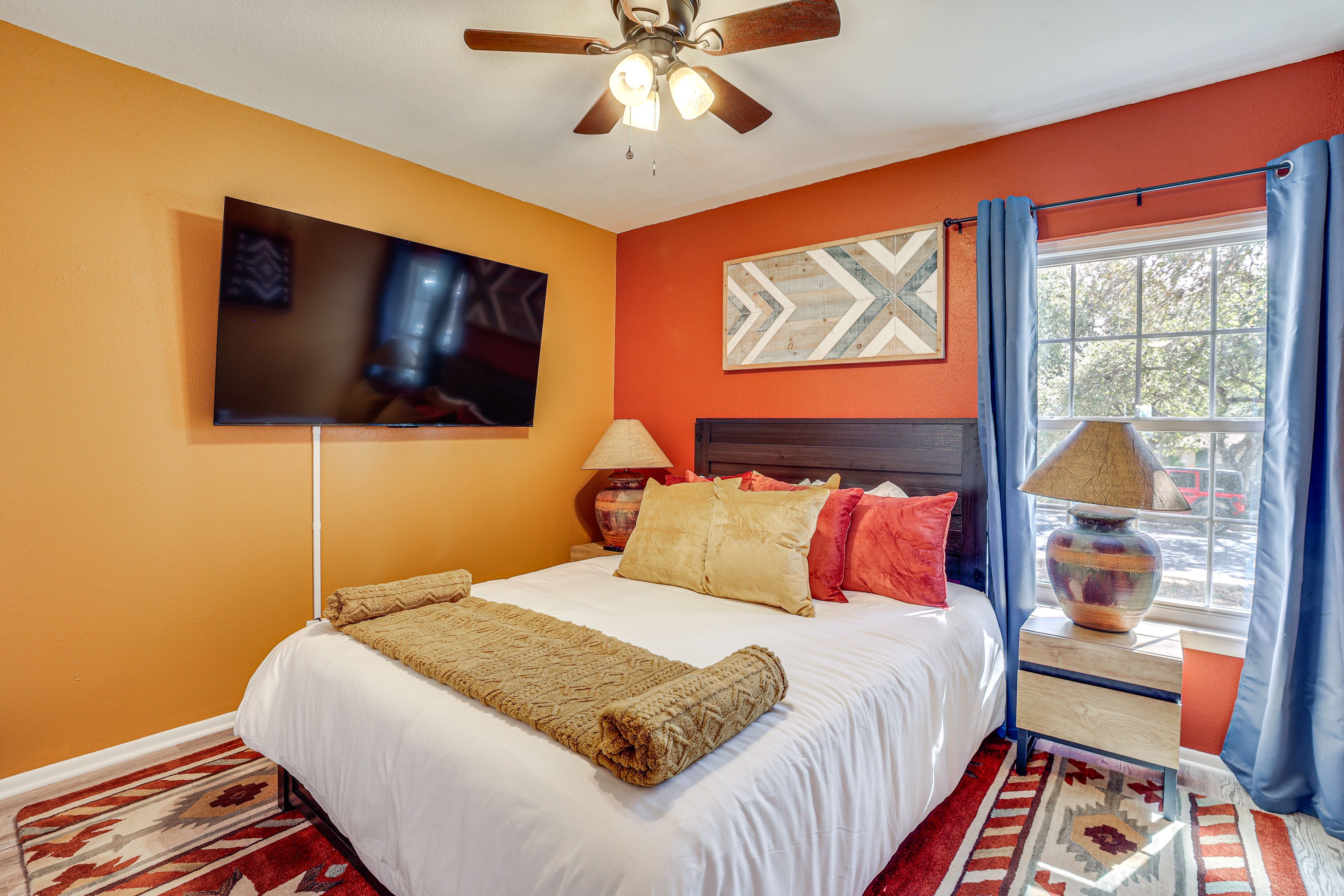 Bedroom 4 | Queen Bed