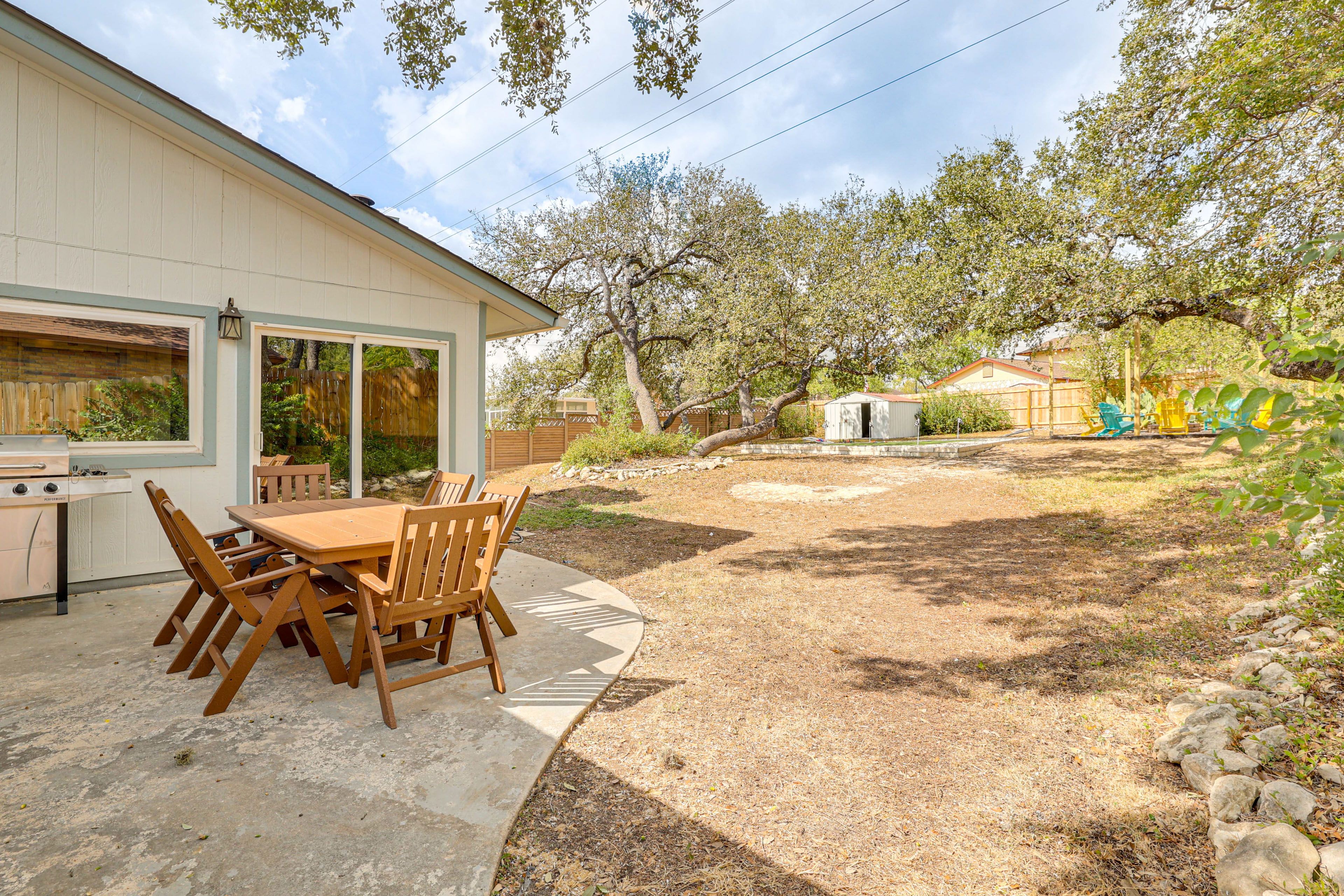 Large Fenced Backyard | Mini Golf | Wood-Burning Fire Pit