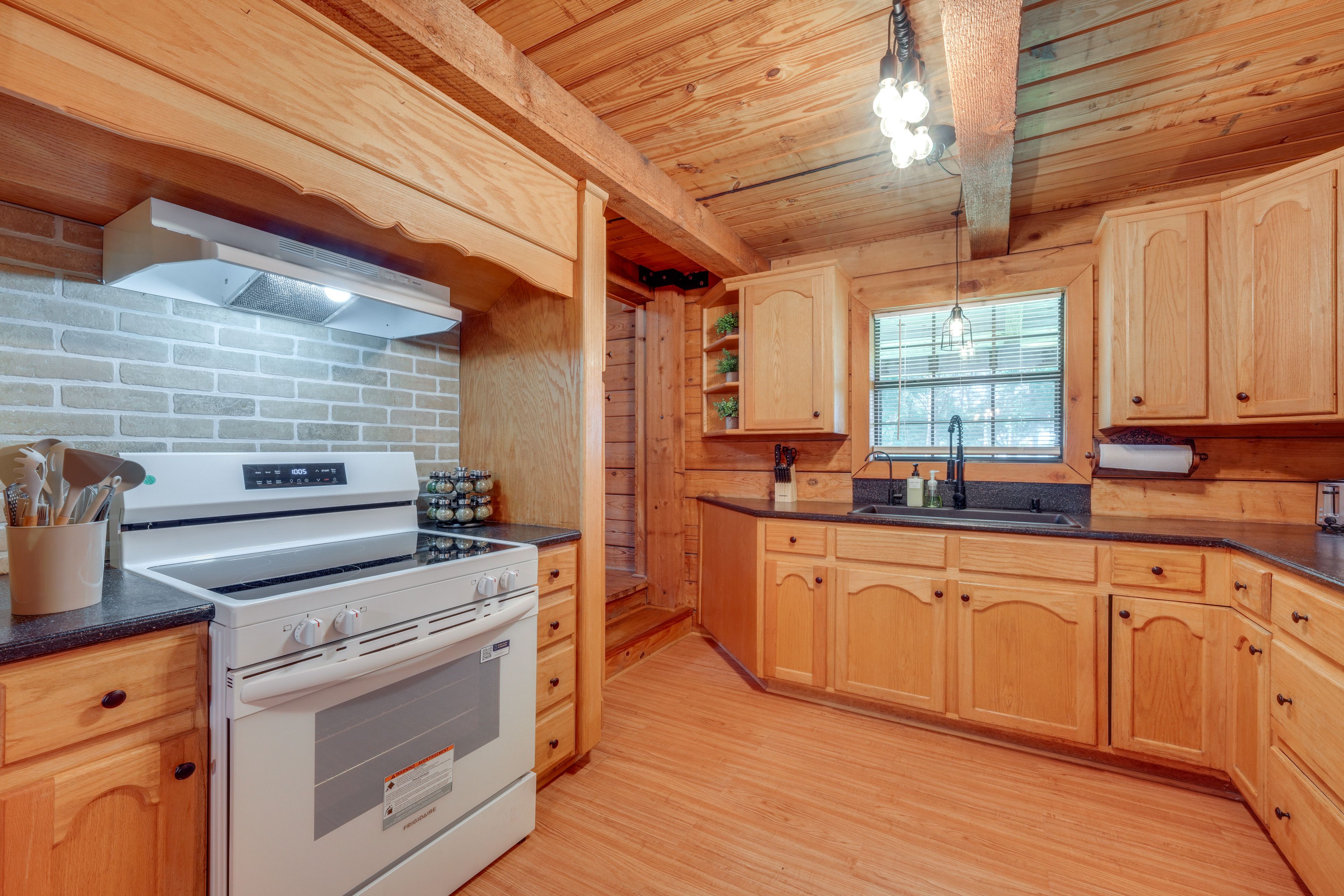 Kitchen | 1st Floor | Dual Drip/Keurig Coffee Maker
