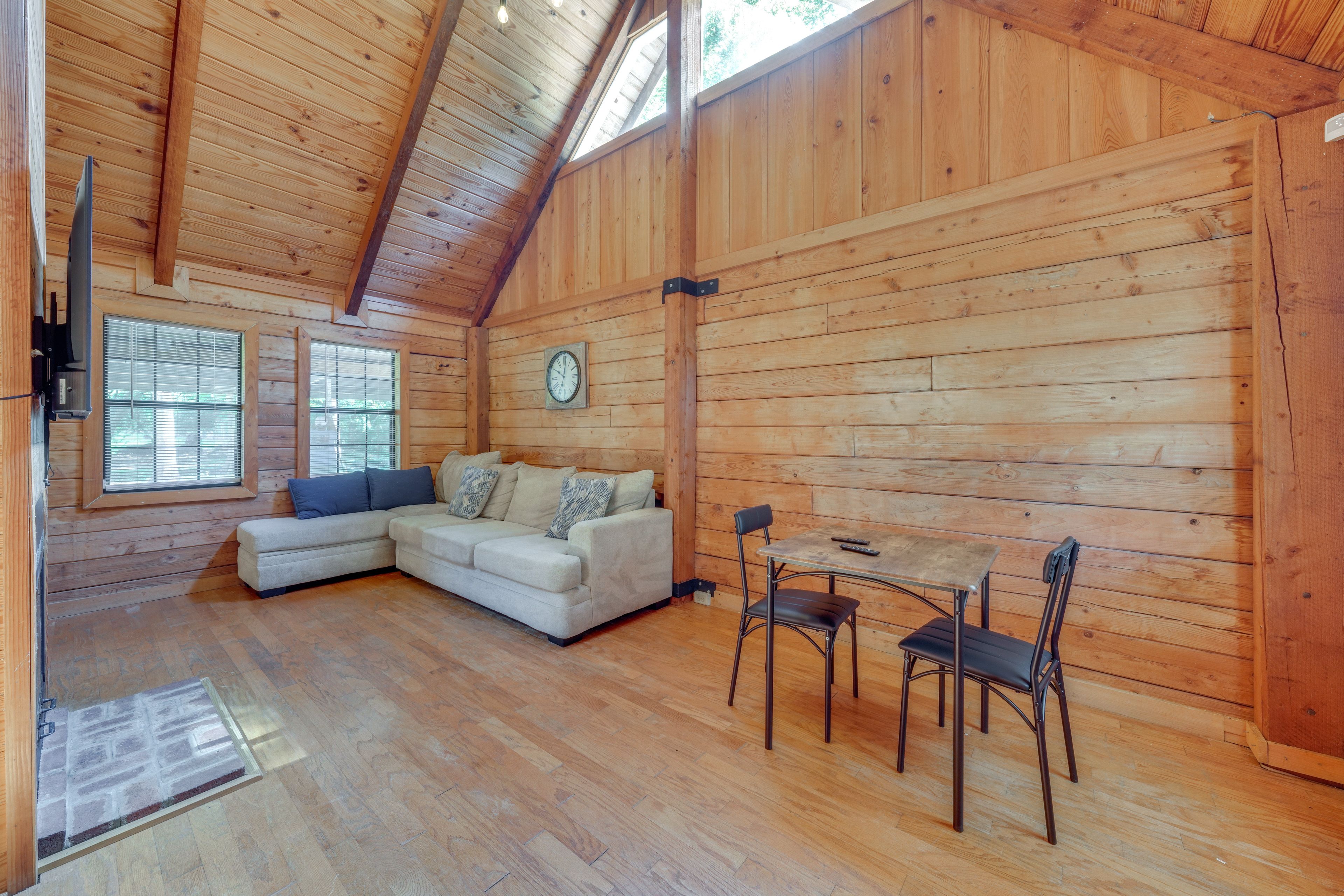 Living Room | 1st Floor | Smart TV