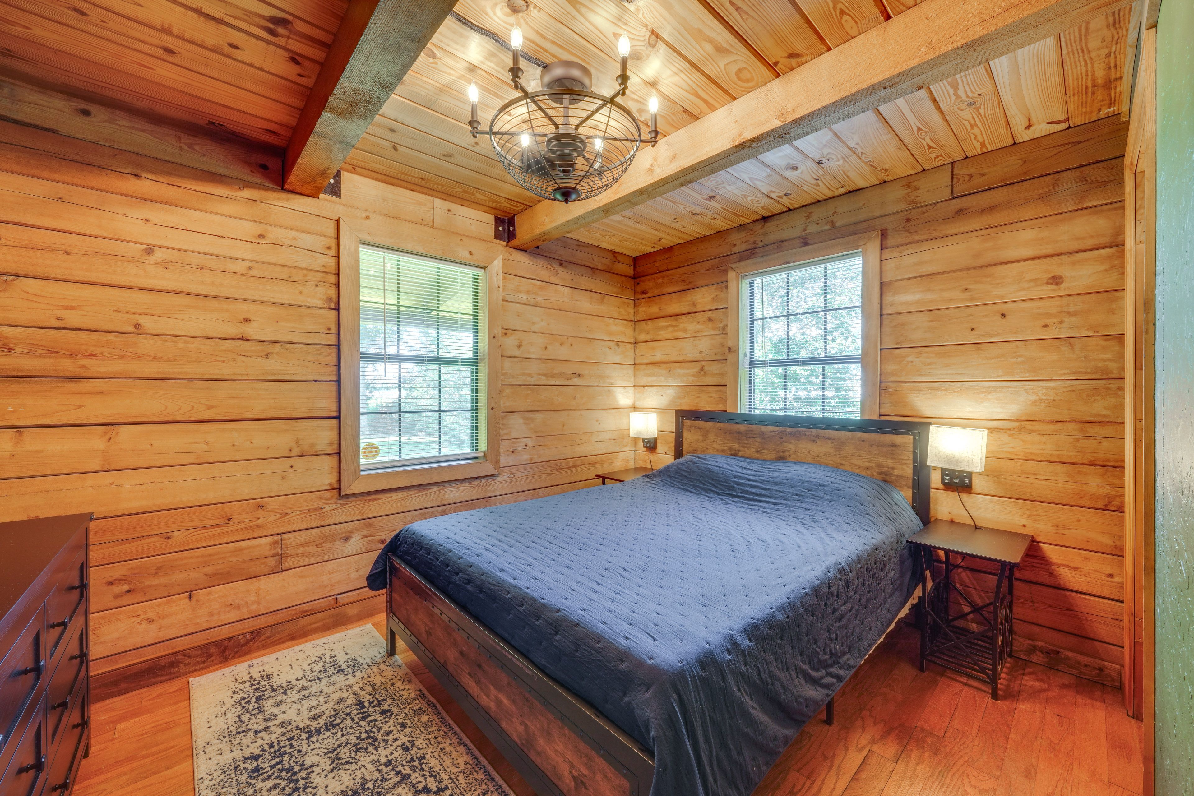Bedroom 1 | Queen Bed | 1st Floor | Linens Provided