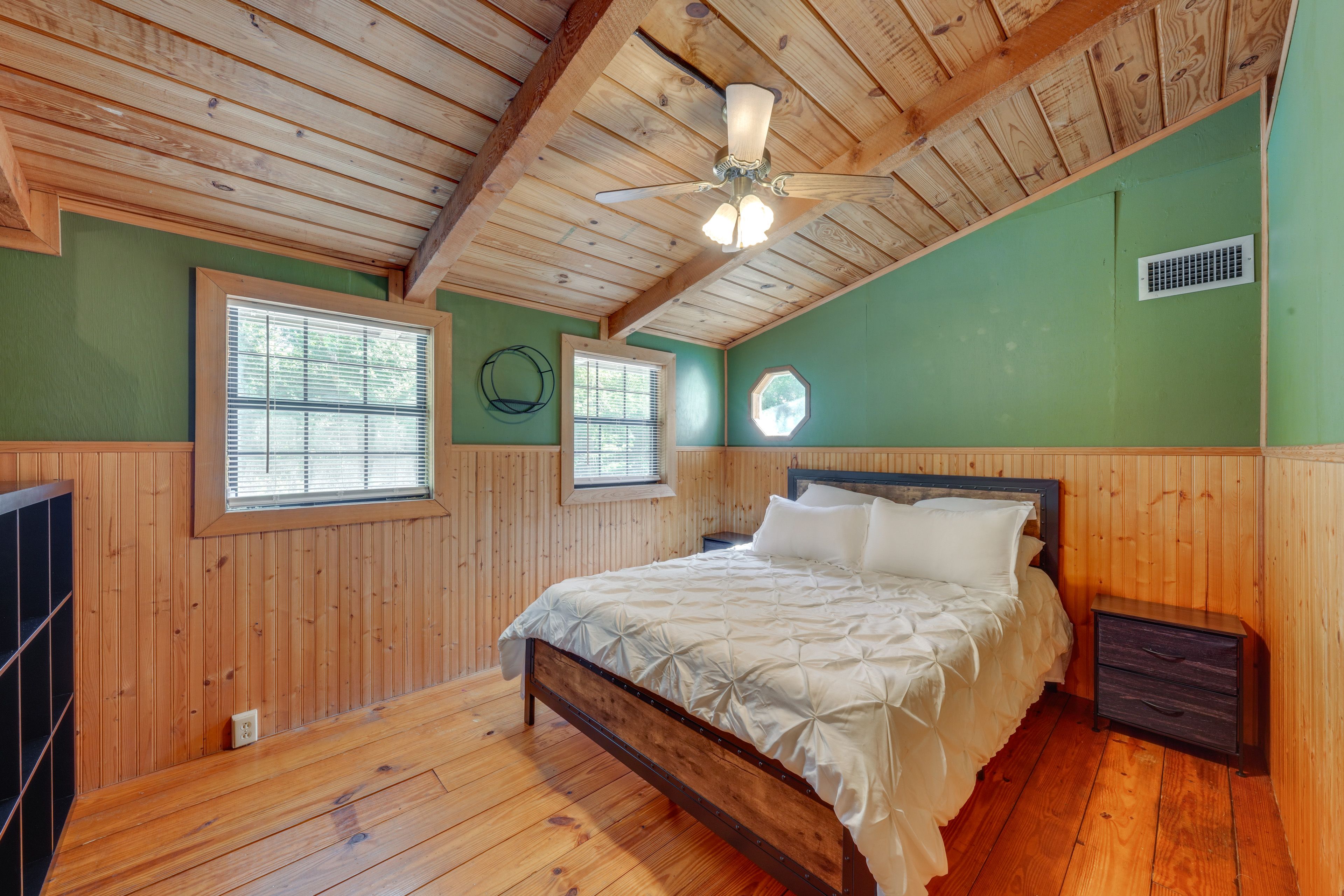 Bedroom 1 | Queen Bed | 2nd Floor | En-Suite Bathroom