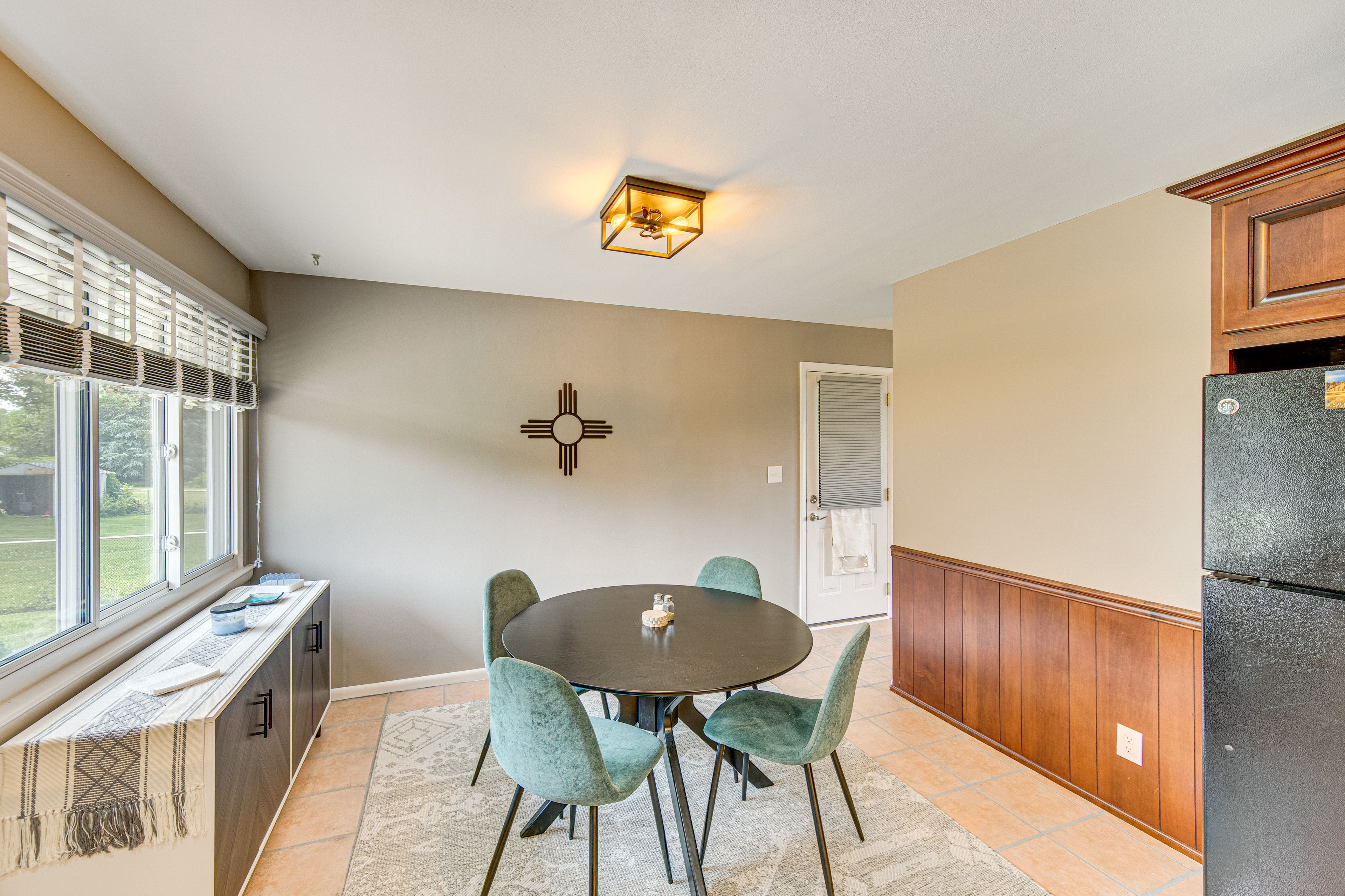 Dining Area | Dishware & Flatware