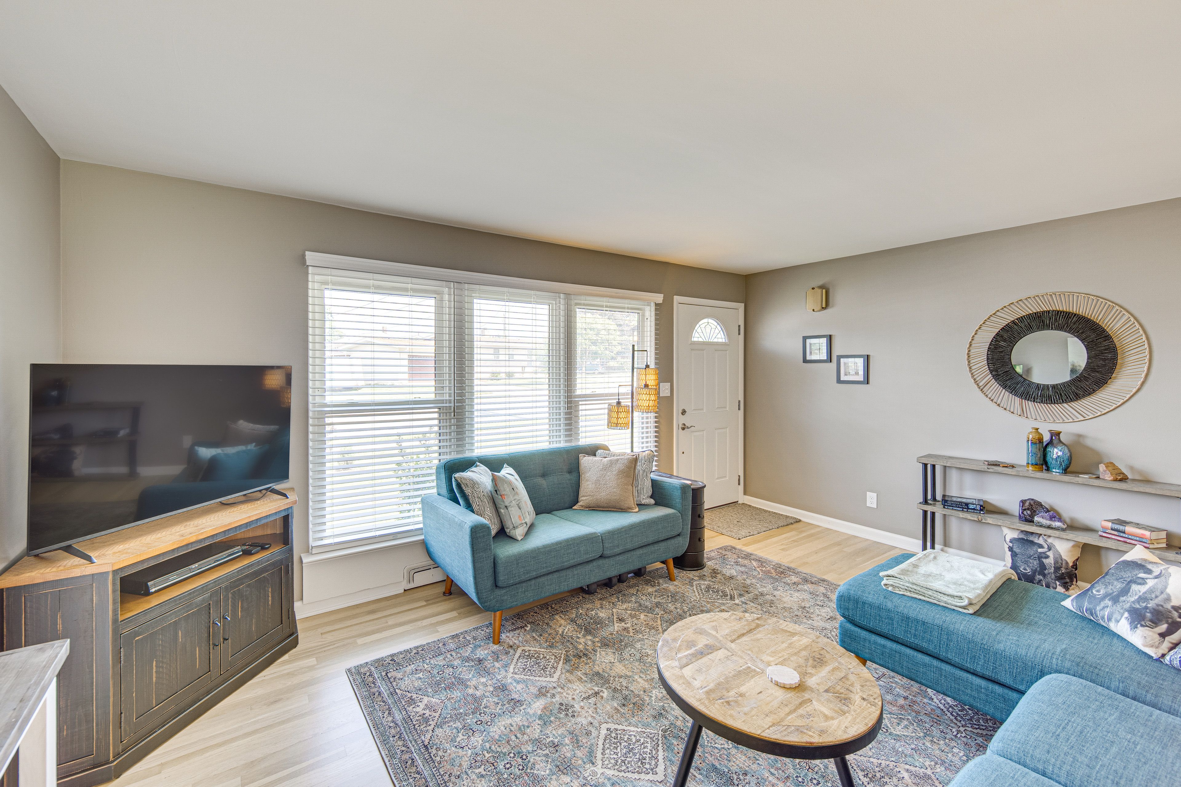 Living Room | Smart TV | Central A/C & Heating