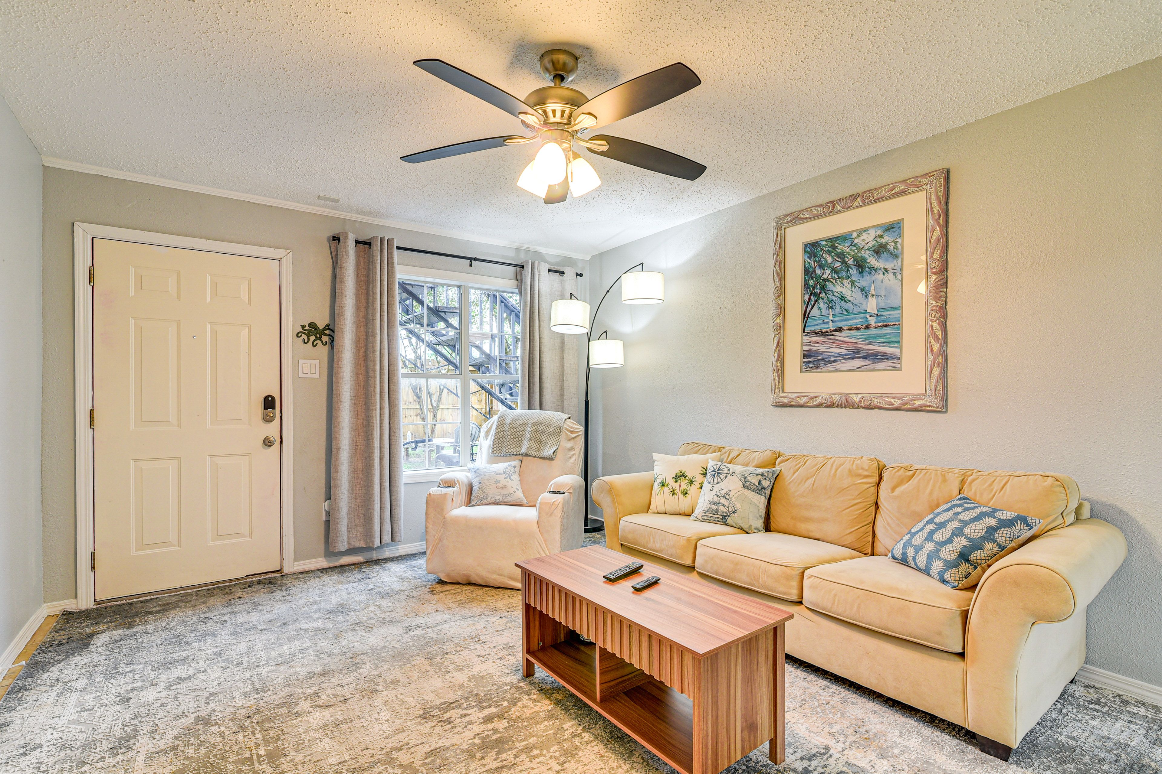Living Room | Free WiFi | Central A/C & Heating | Smart TV | Board Games