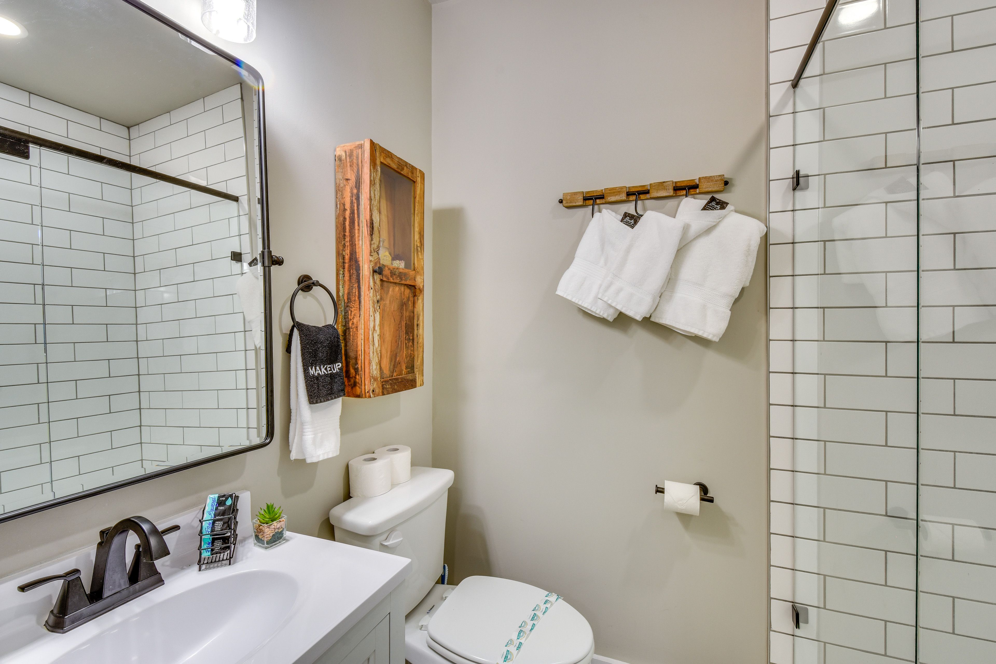 En-Suite Bathroom | Towels Provided | Complimentary Toiletries