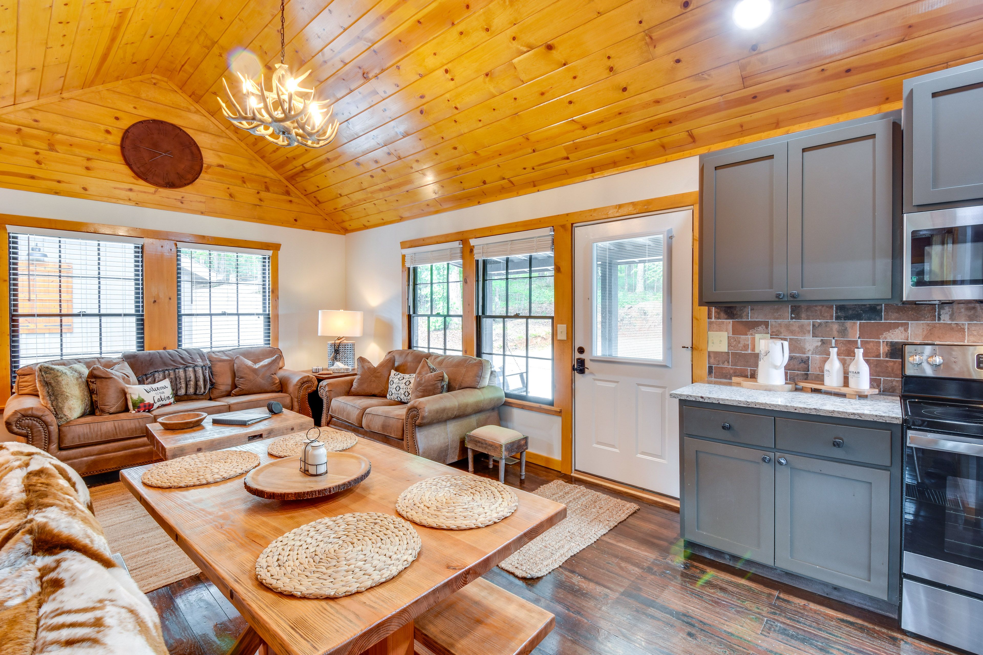 Dining Area | Dishware & Flatware