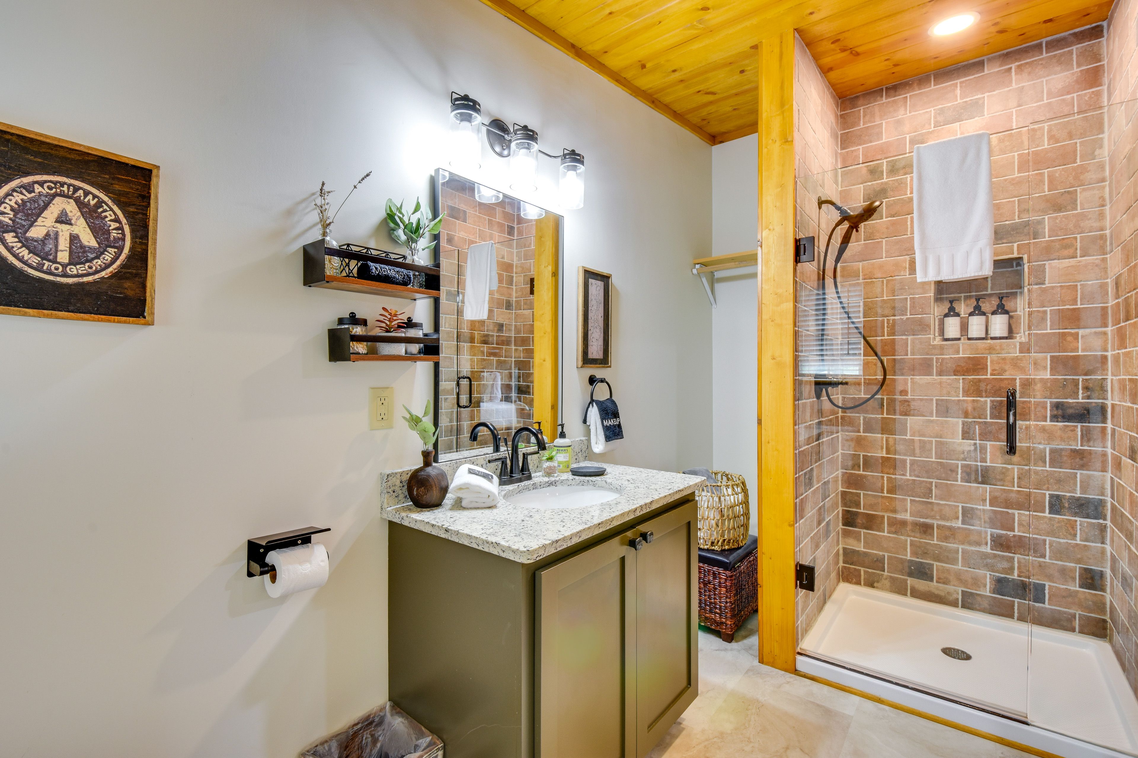 En-Suite Bathroom | Towels Provided