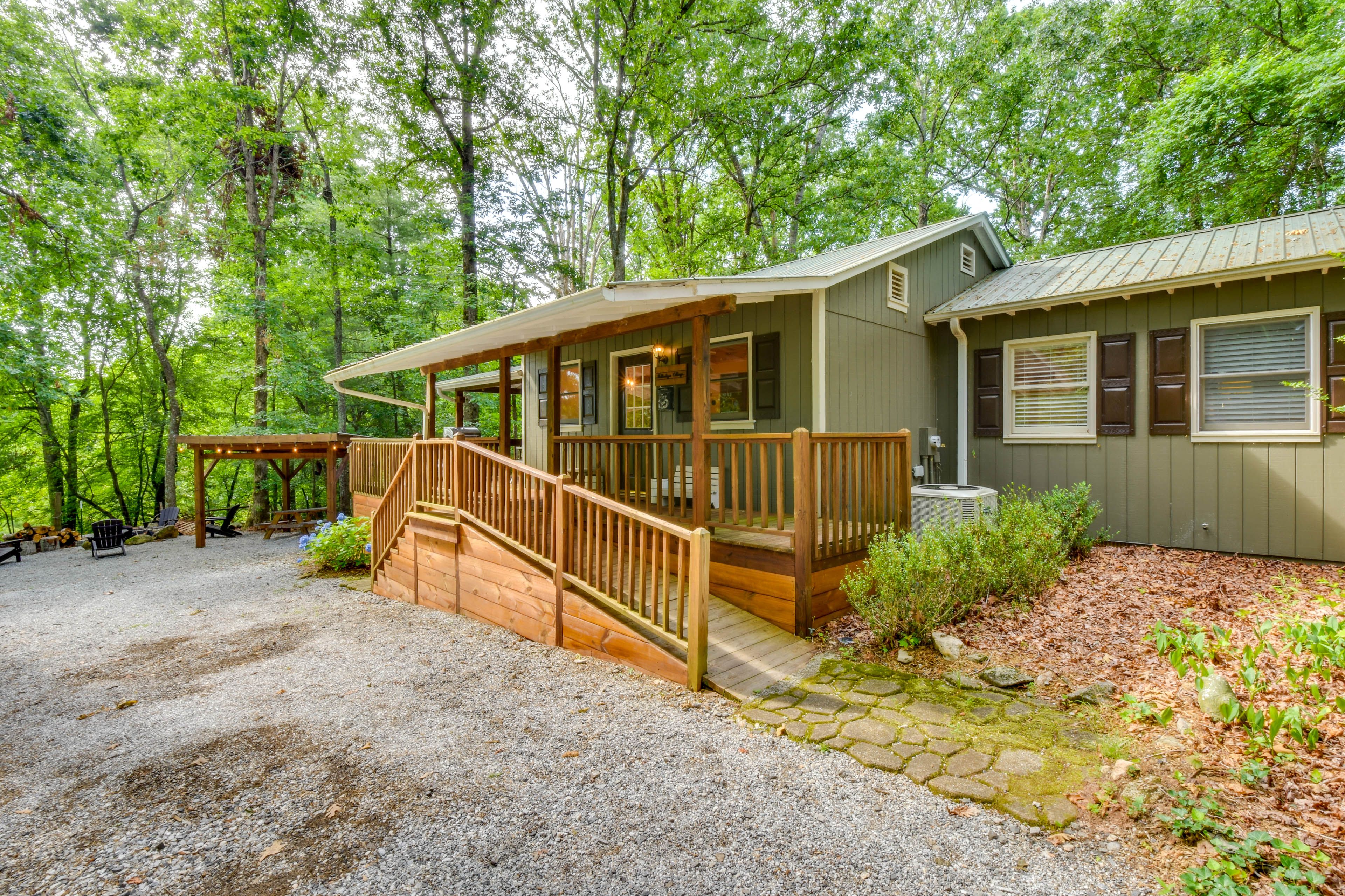 Property Exterior | Single-Story Cabin