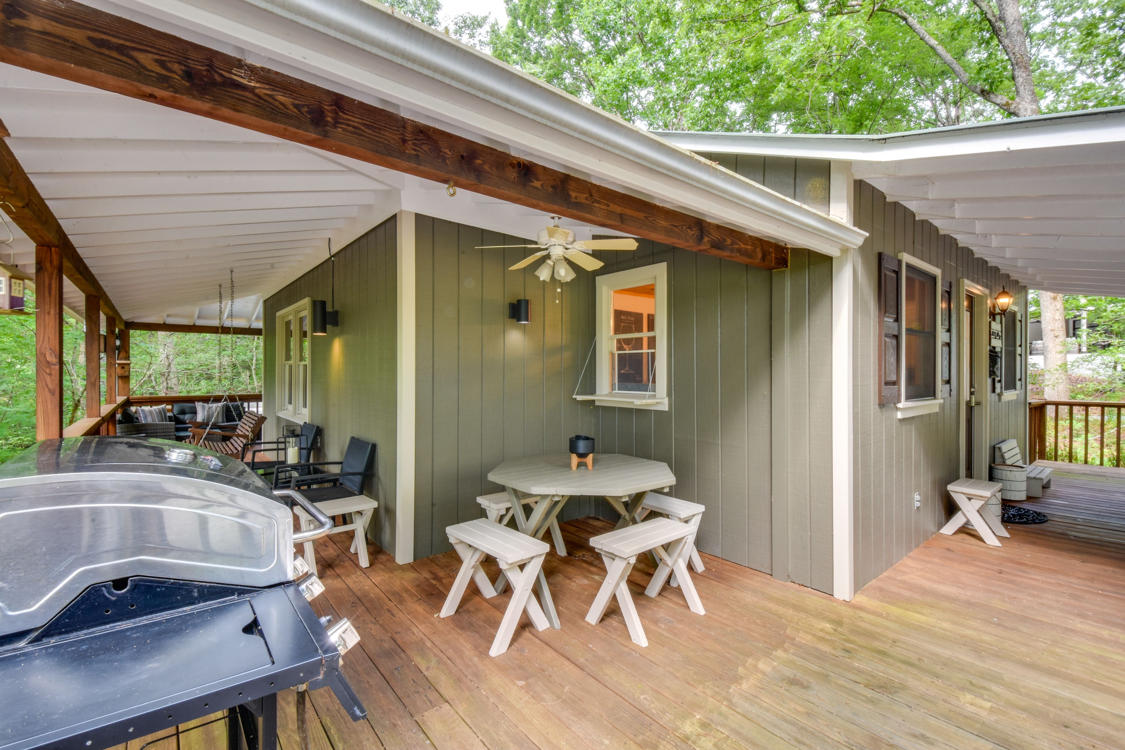 Wraparound Deck | Gas Grill