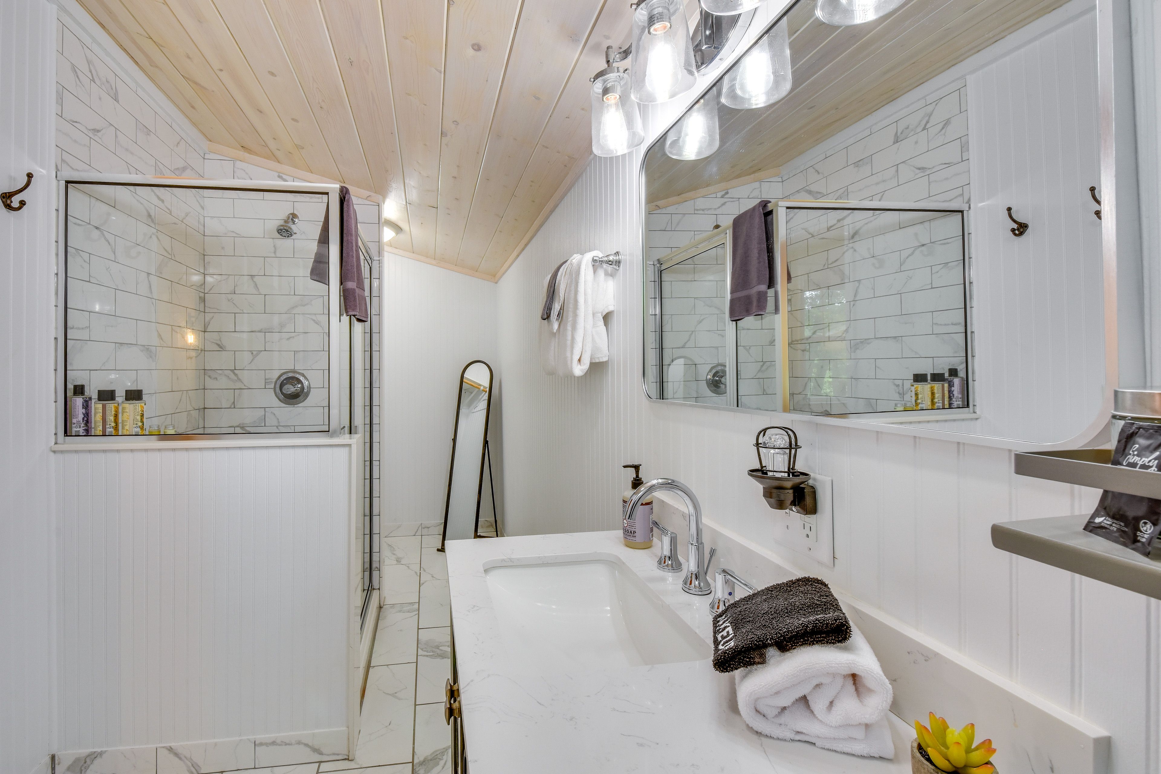 En-Suite Bathroom | Towels Provided