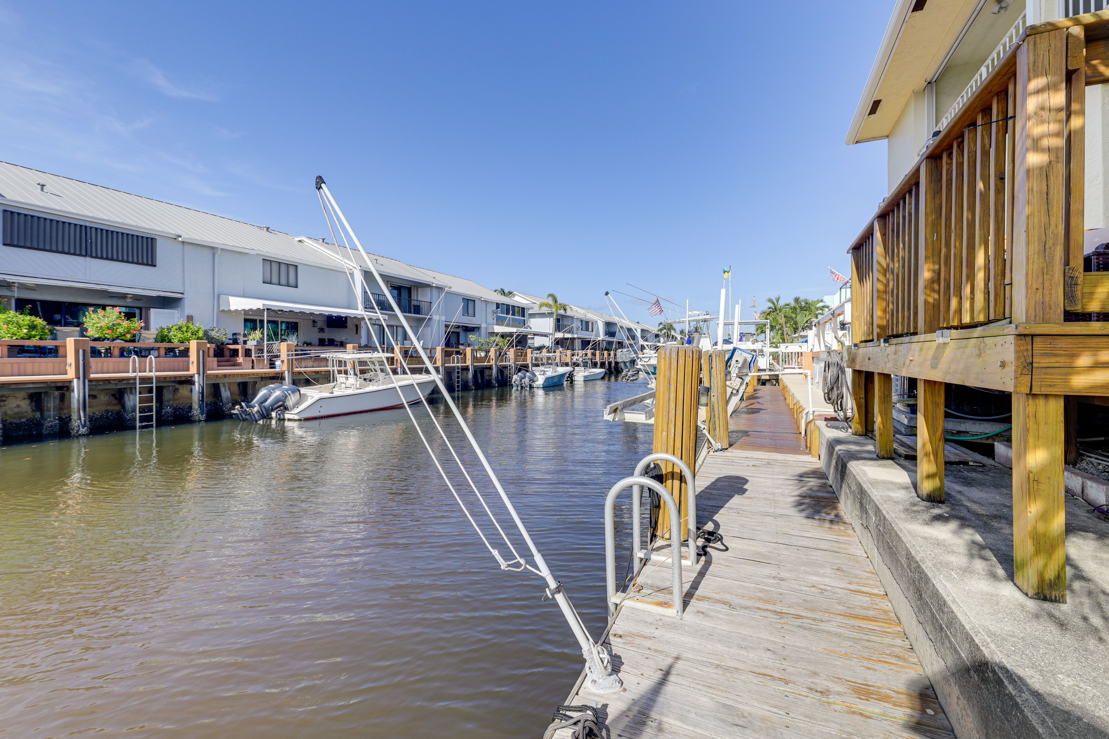 Boynton Beach Vacation Rental | 2BR | 2.5BA | Stairs Required | 1,100 Sq Ft