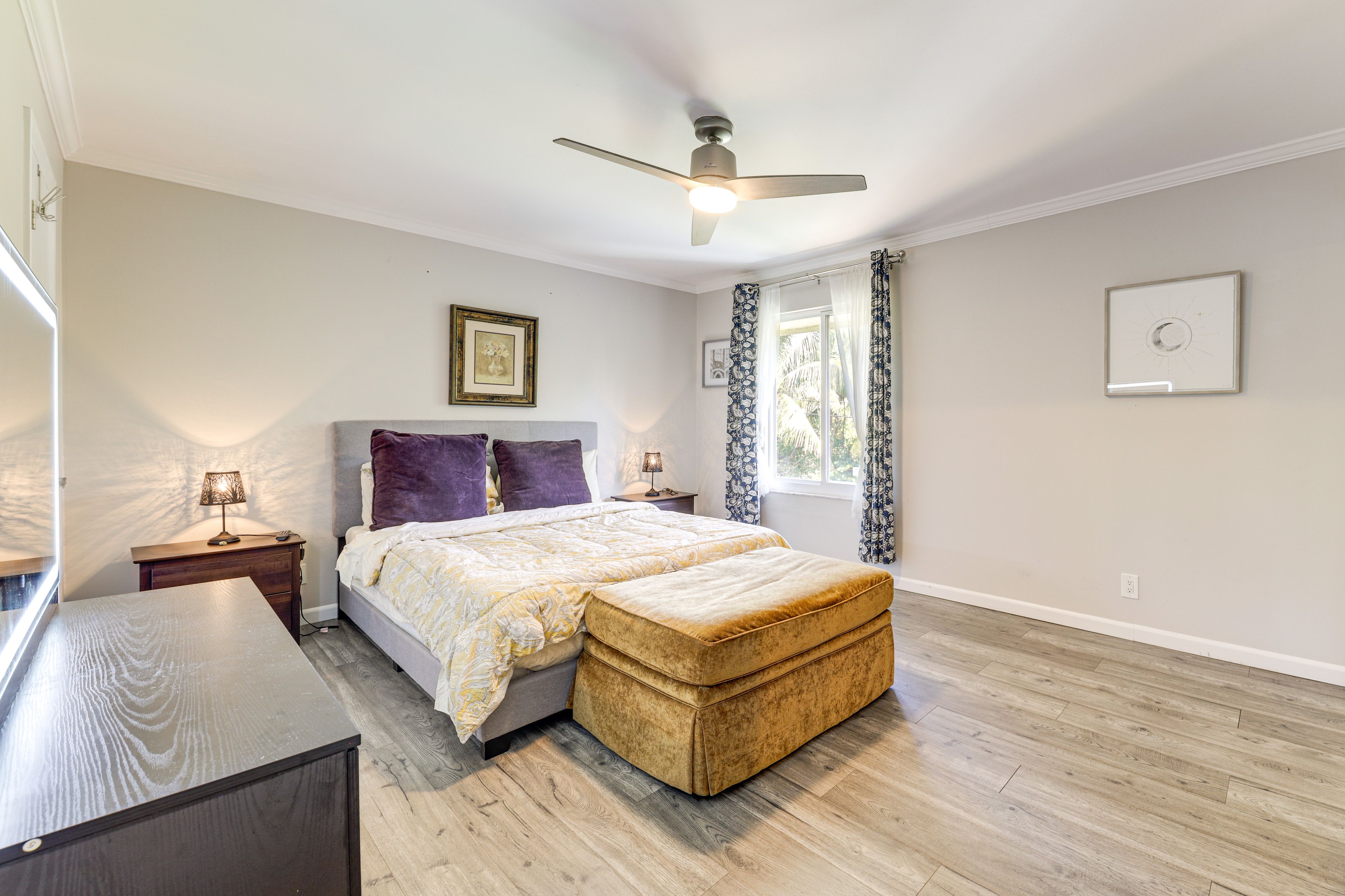 Bedroom 2 | Queen Bed | Vanity | 2nd Floor