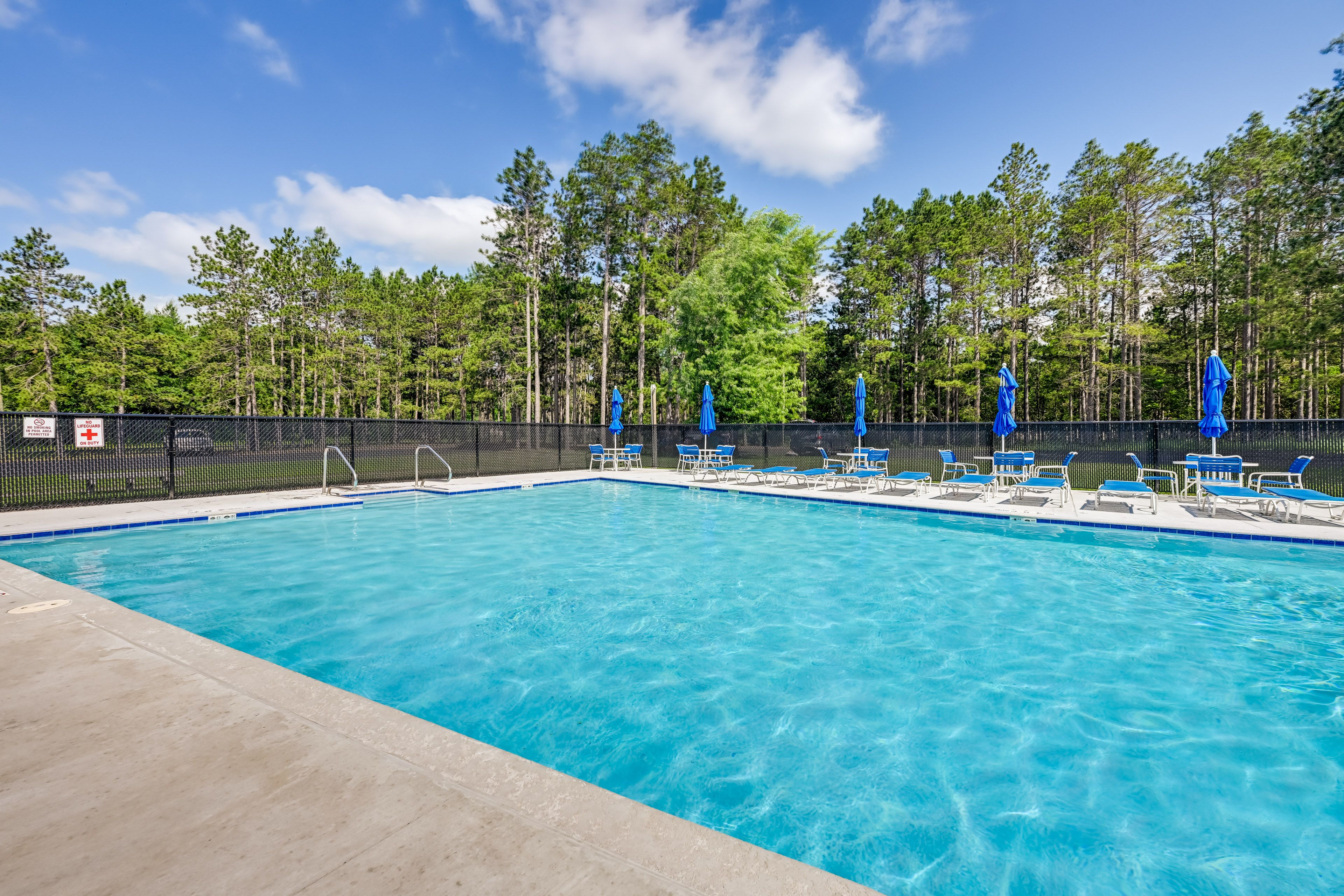 Lake Arrowhead Community Amenities | Community Pool