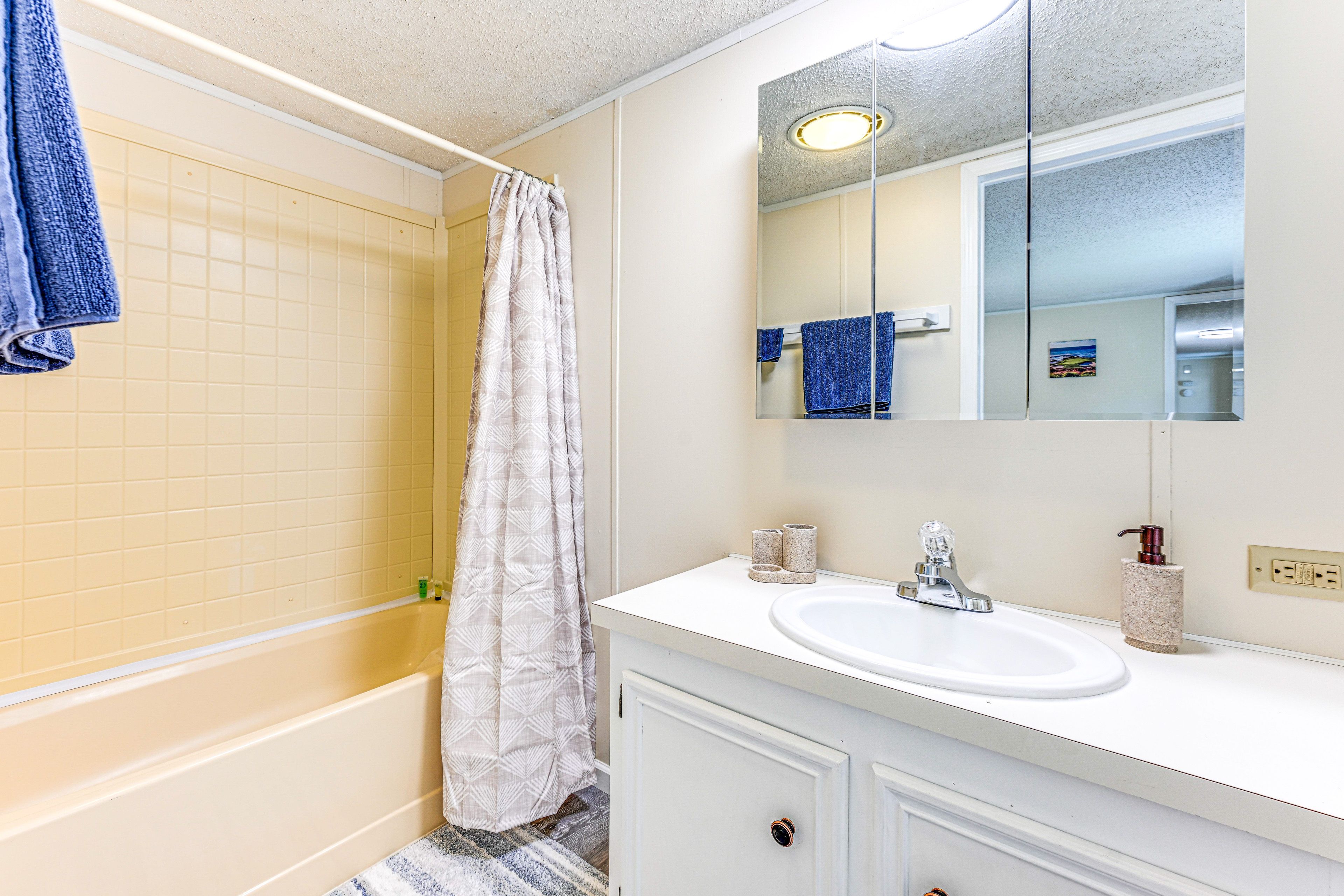 Bathroom | Towels Provided