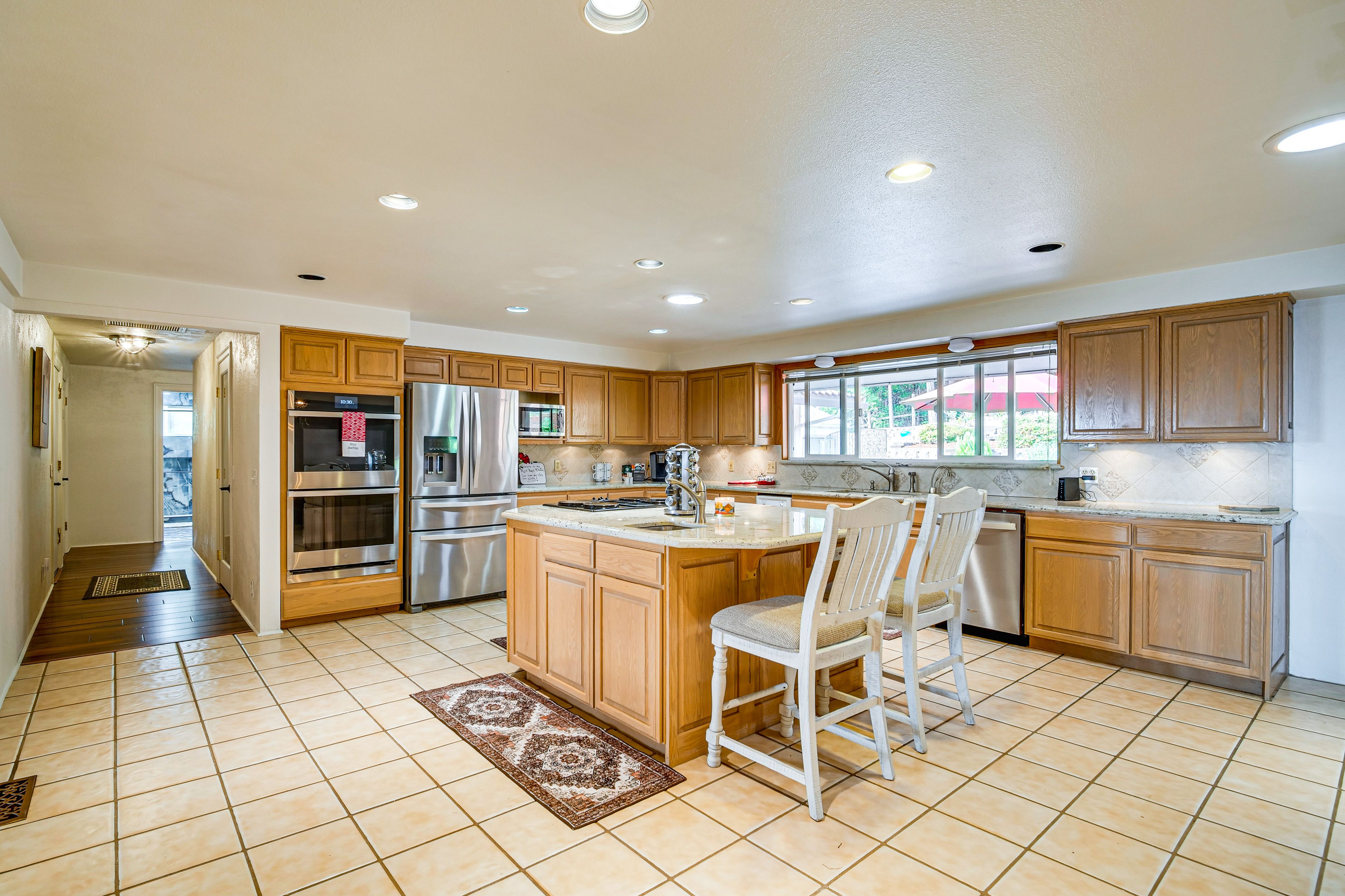 Kitchen | Keurig & Drip Coffee Makers | Crockpot | Dishwasher