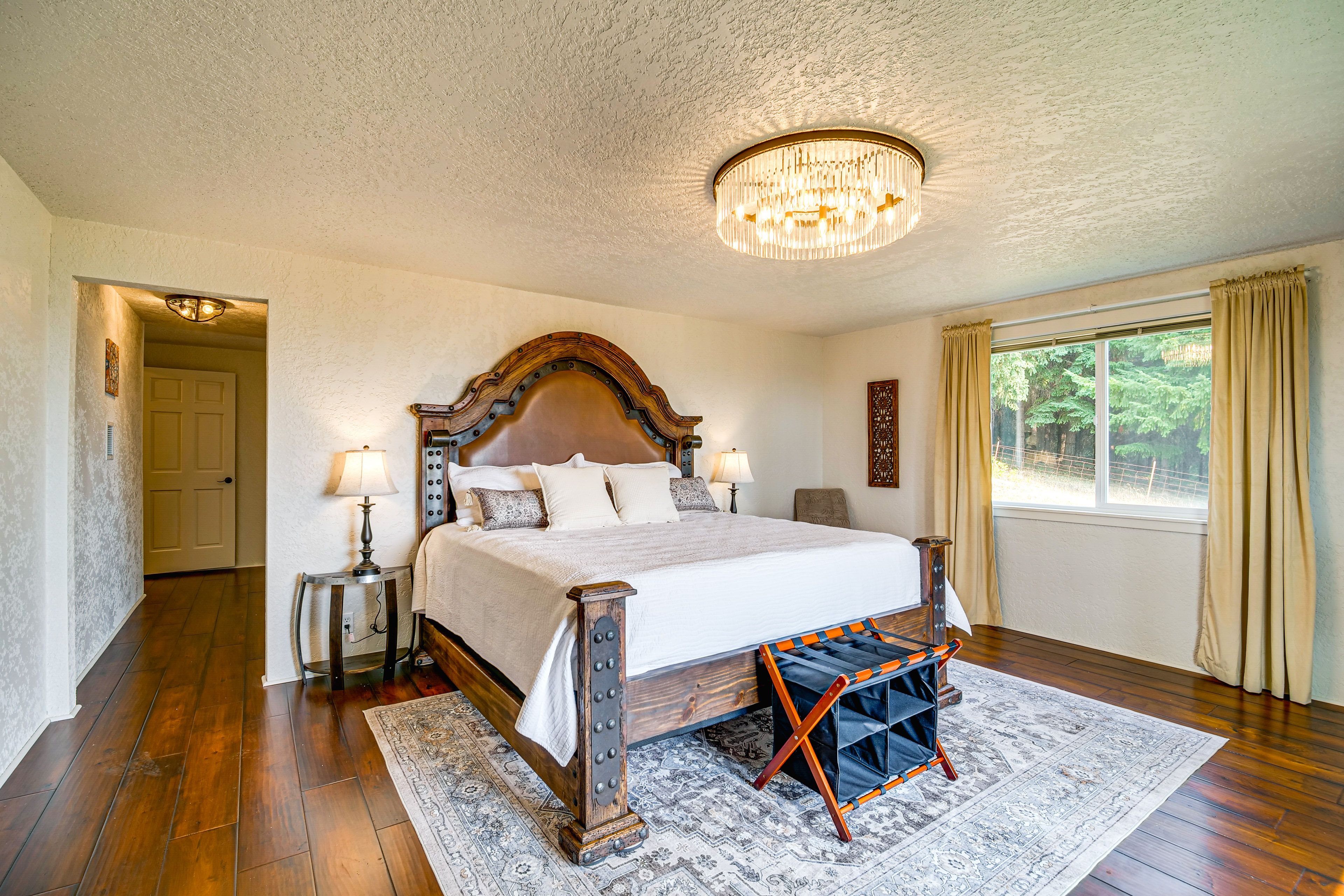 Bedroom Suite 1 | King Bed | En-Suite Bathroom | Private Living Area