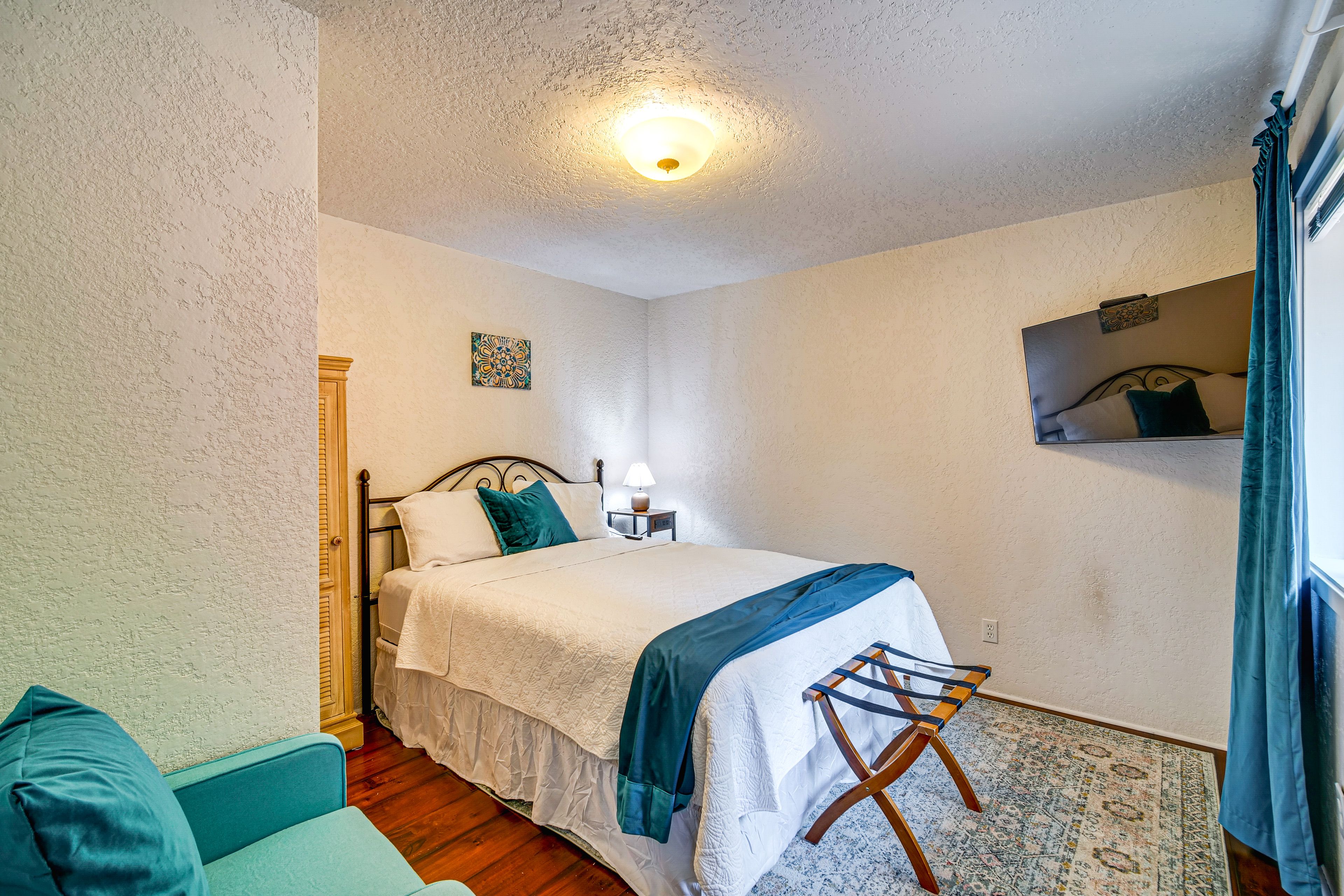 Bedroom 3 | Queen Bed | Smart TV