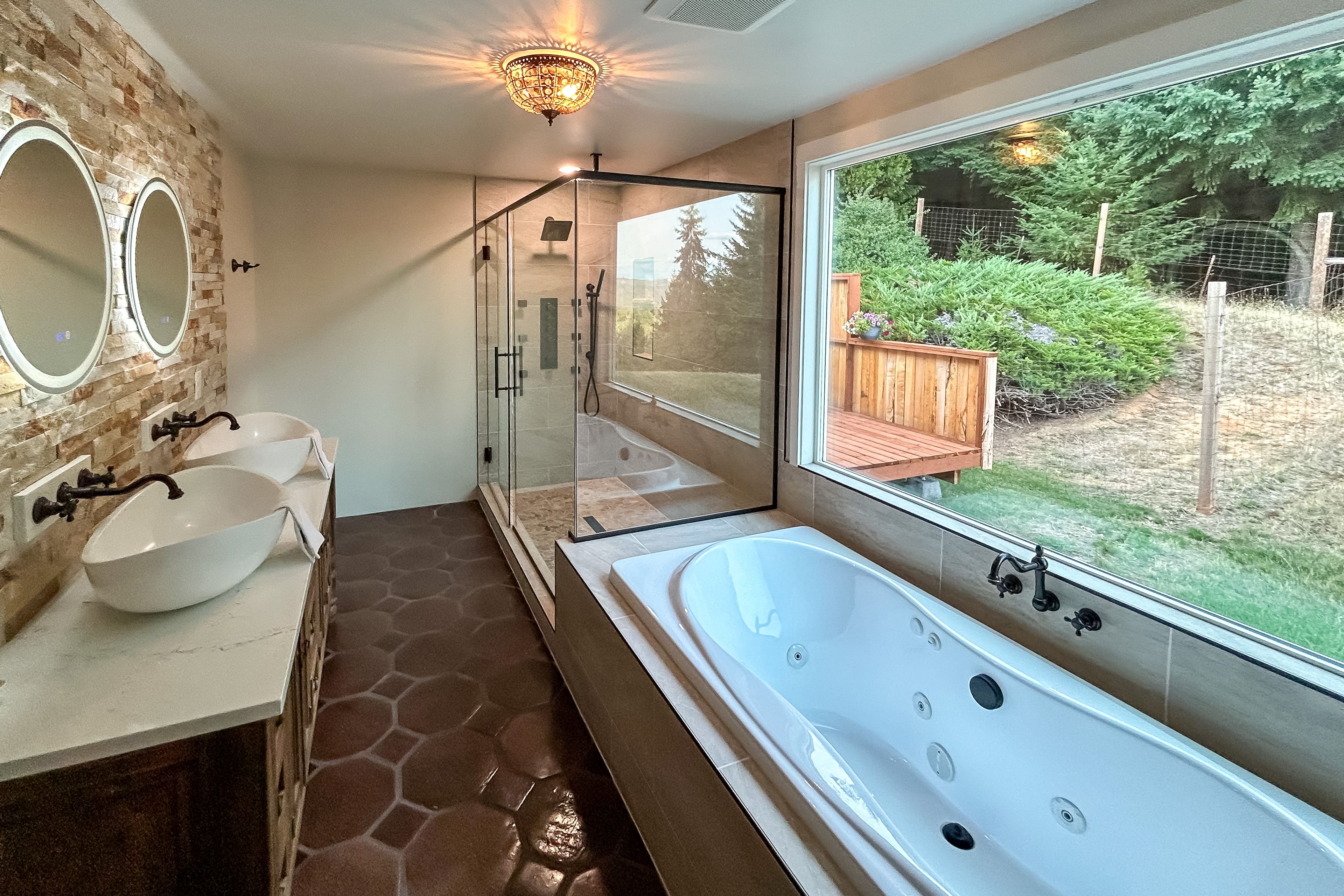 En-Suite Bathroom | Towels & Linens Provided