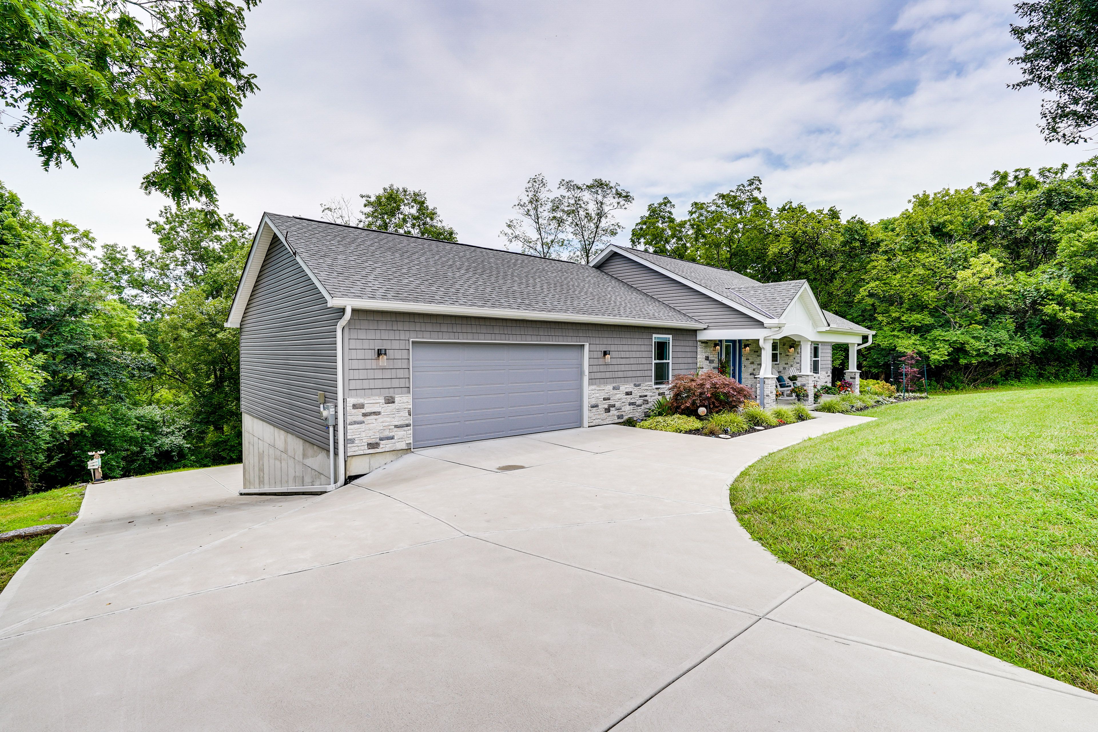 Parking | Driveway (2 Vehicles)