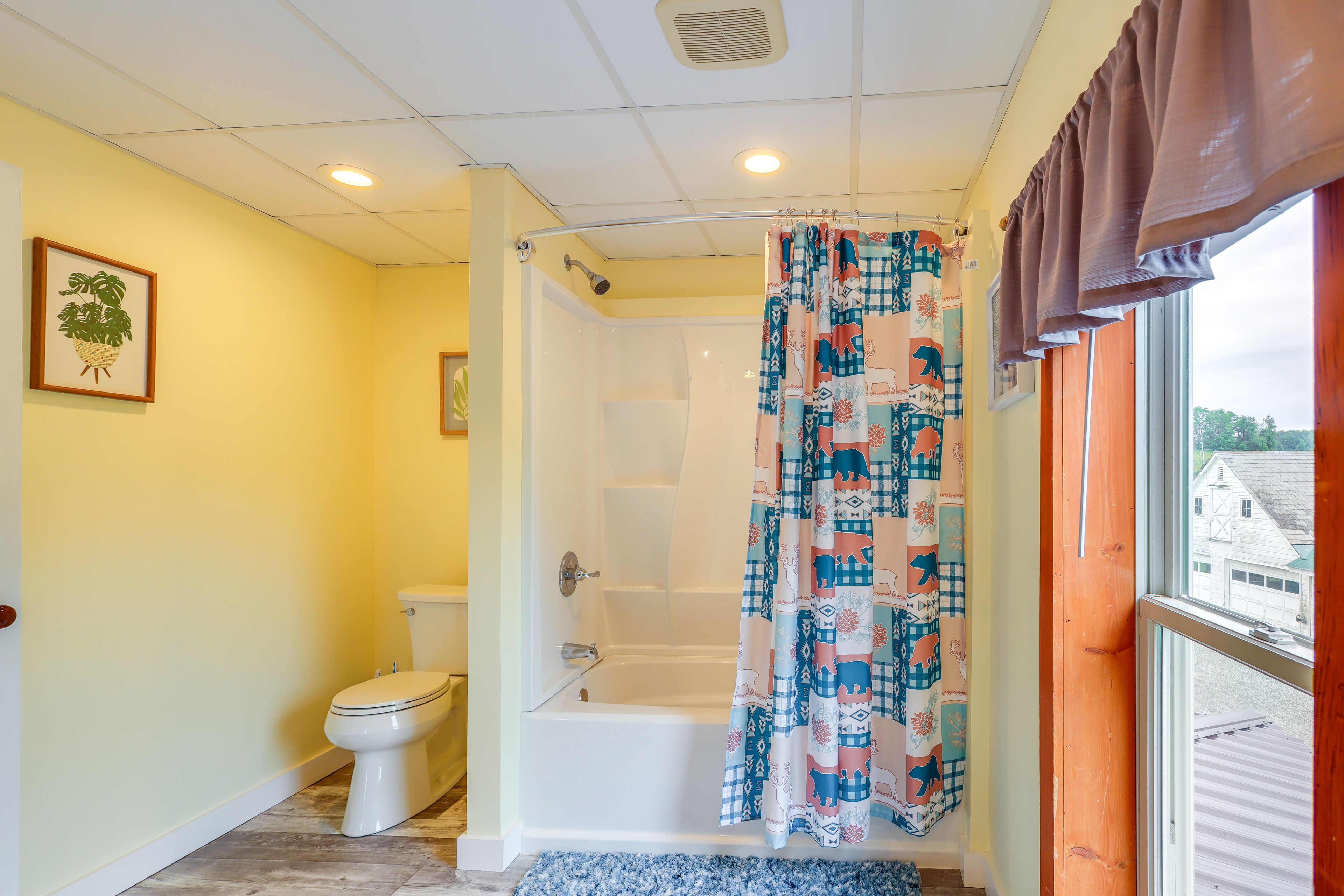 Bathroom | 2nd Floor