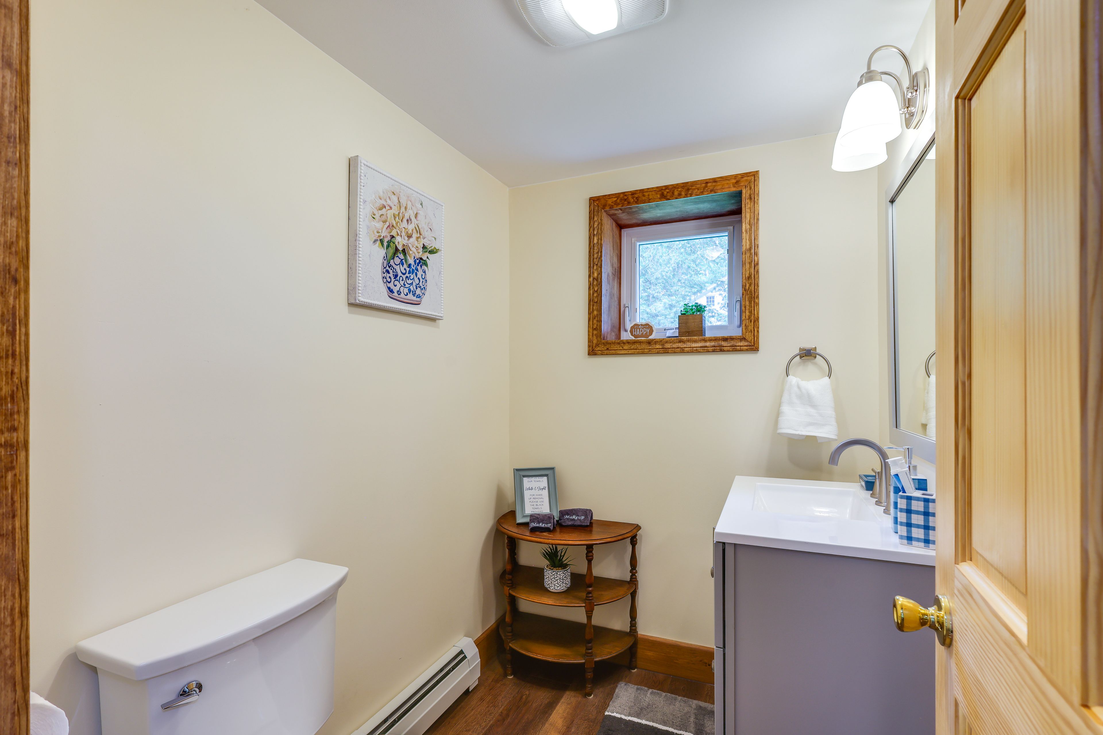 Half Bathroom | 1st Floor
