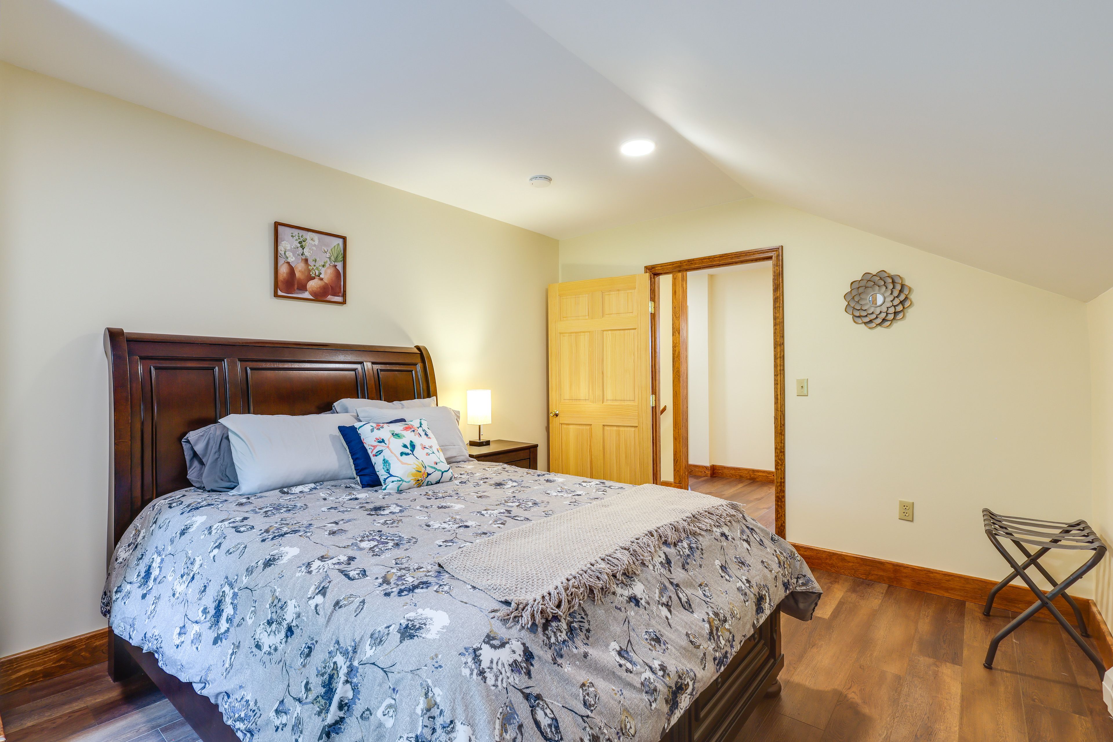 Bedroom 2 | Queen Bed | 2nd Floor