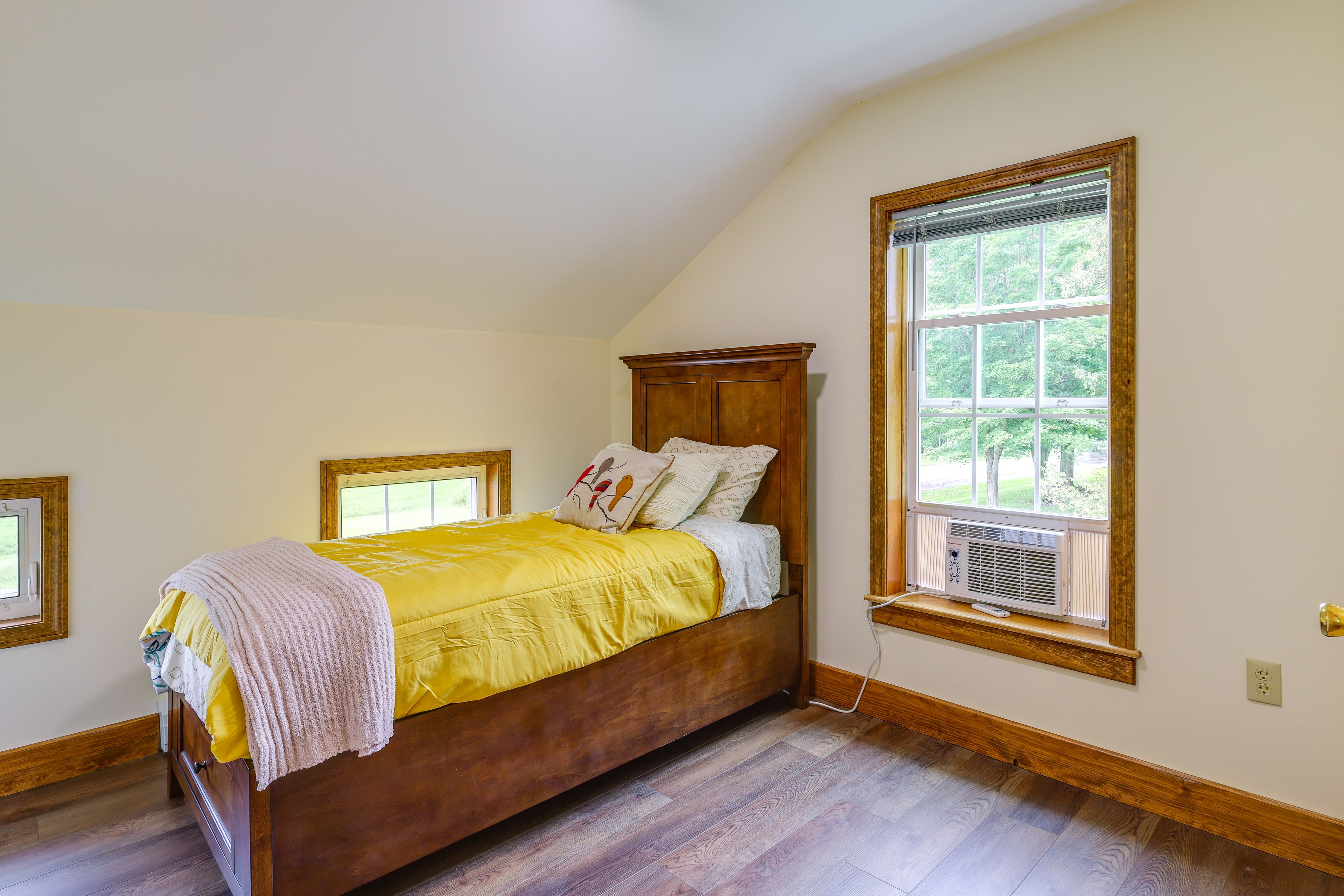 Bedroom 3 | Twin Bed | 2nd Floor
