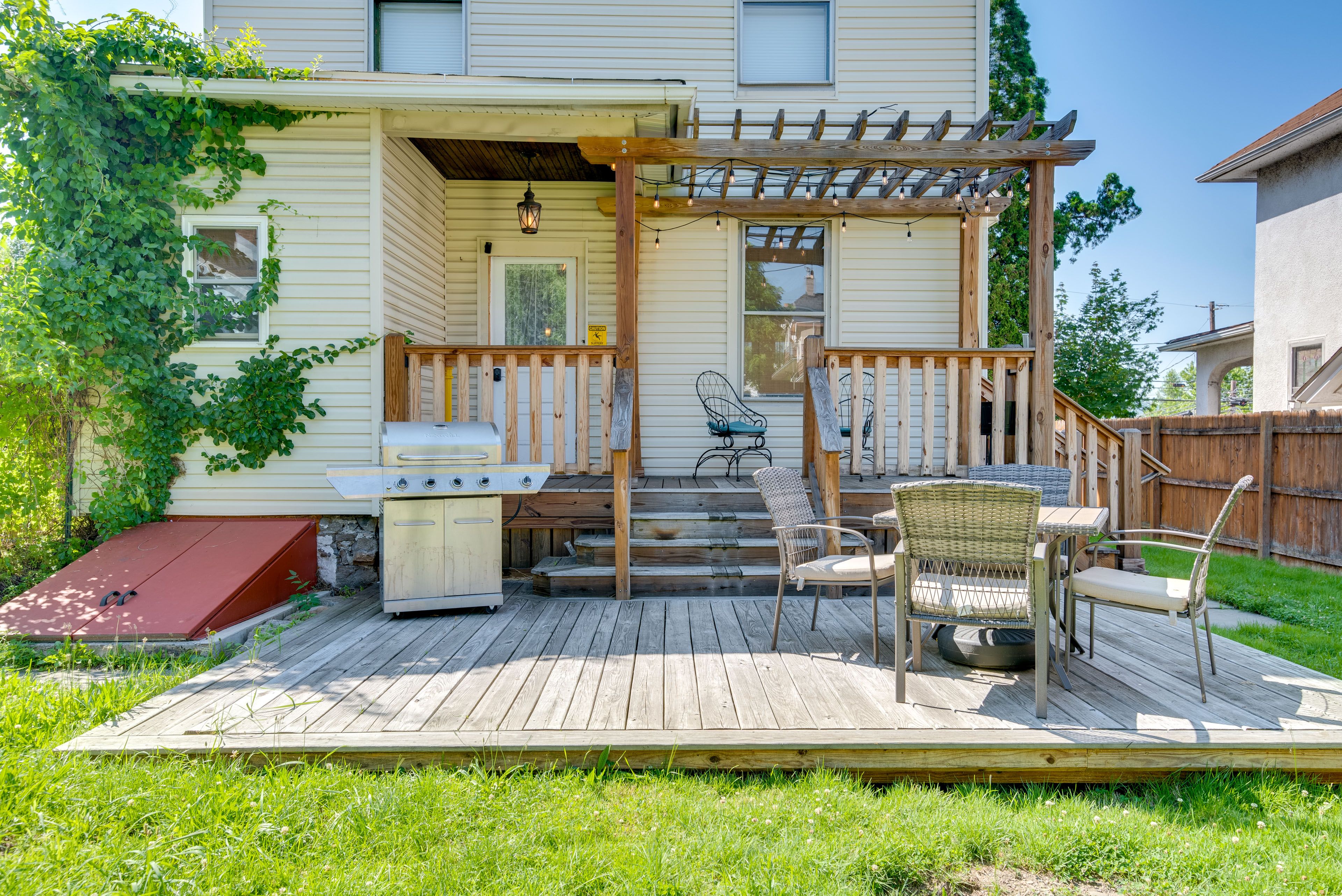 Furnished Deck | Gas Grill