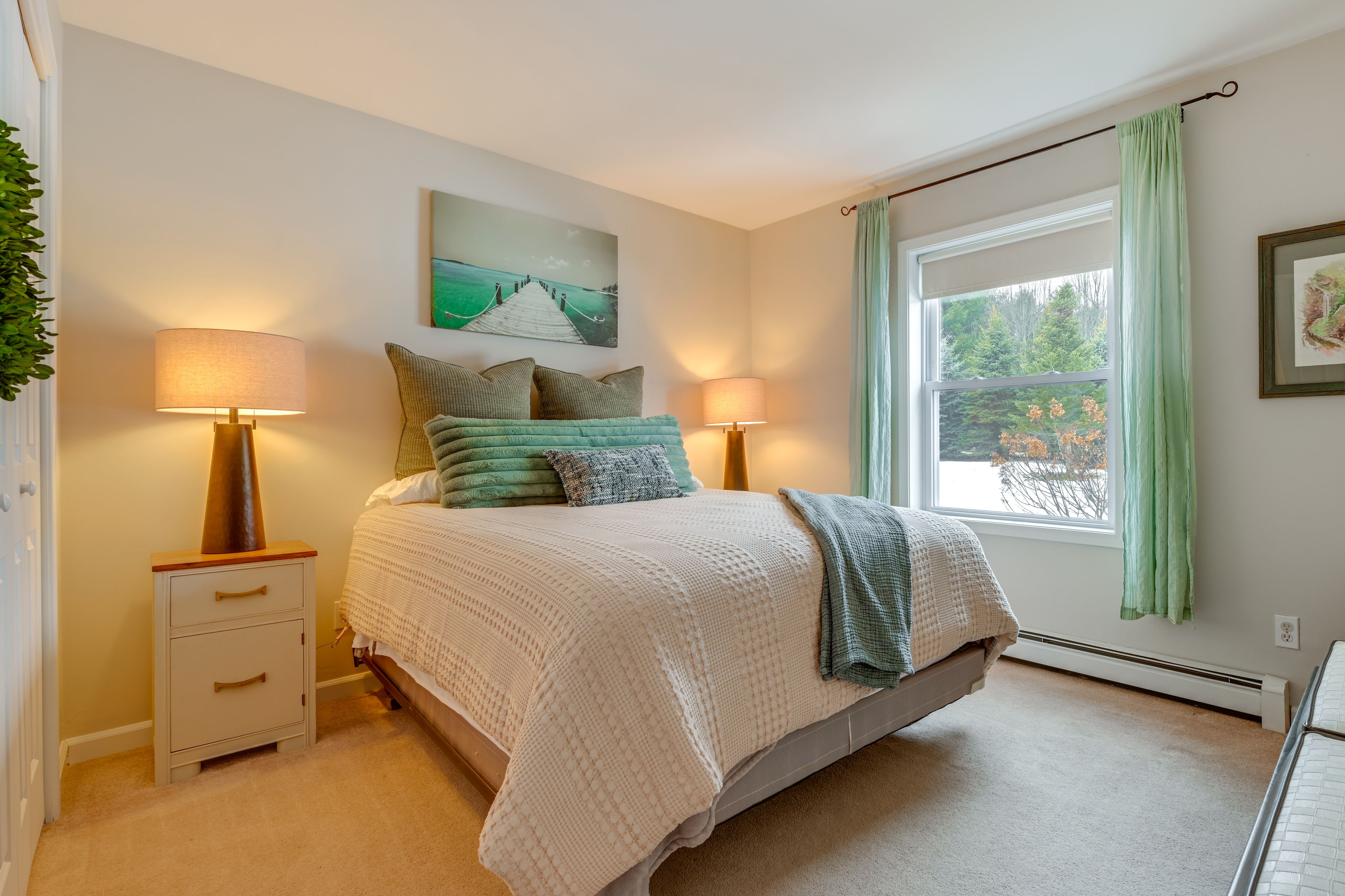 Bedroom 2 | Queen Bed