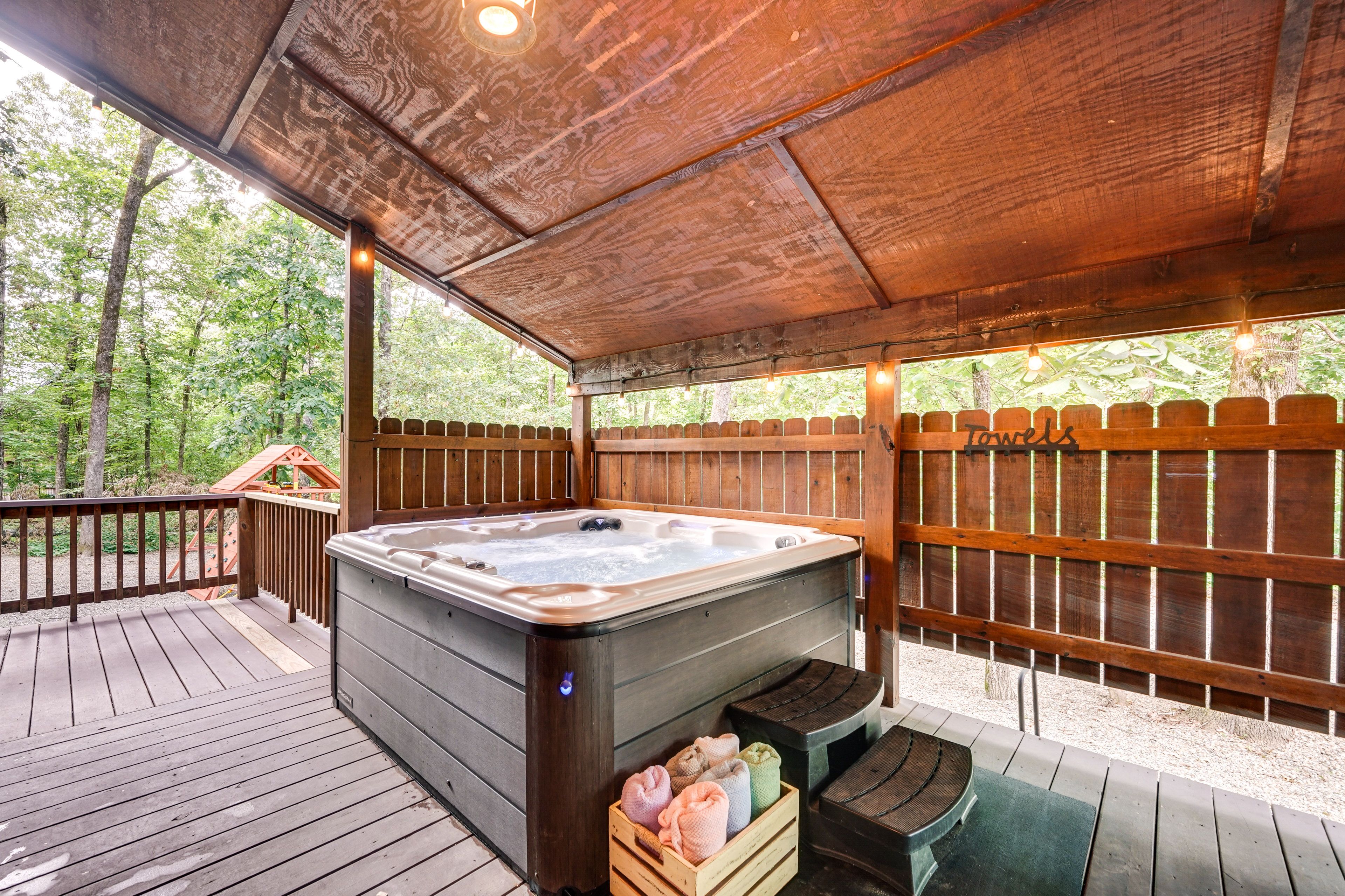 Wraparound Porch | Private Hot Tub | 5 Mi to Beavers Bend State Park