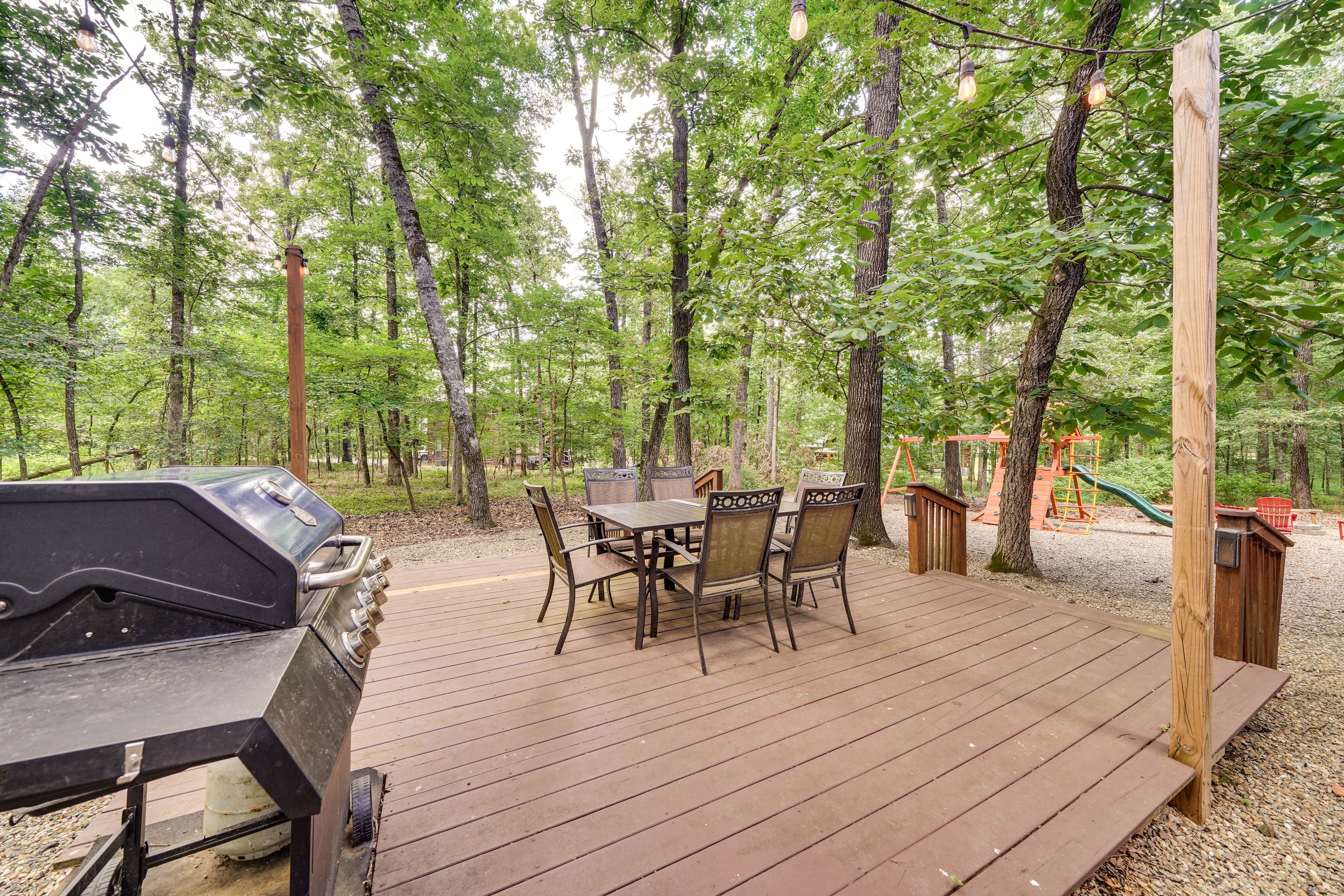 Deck | Outdoor Dining | Gas Grill