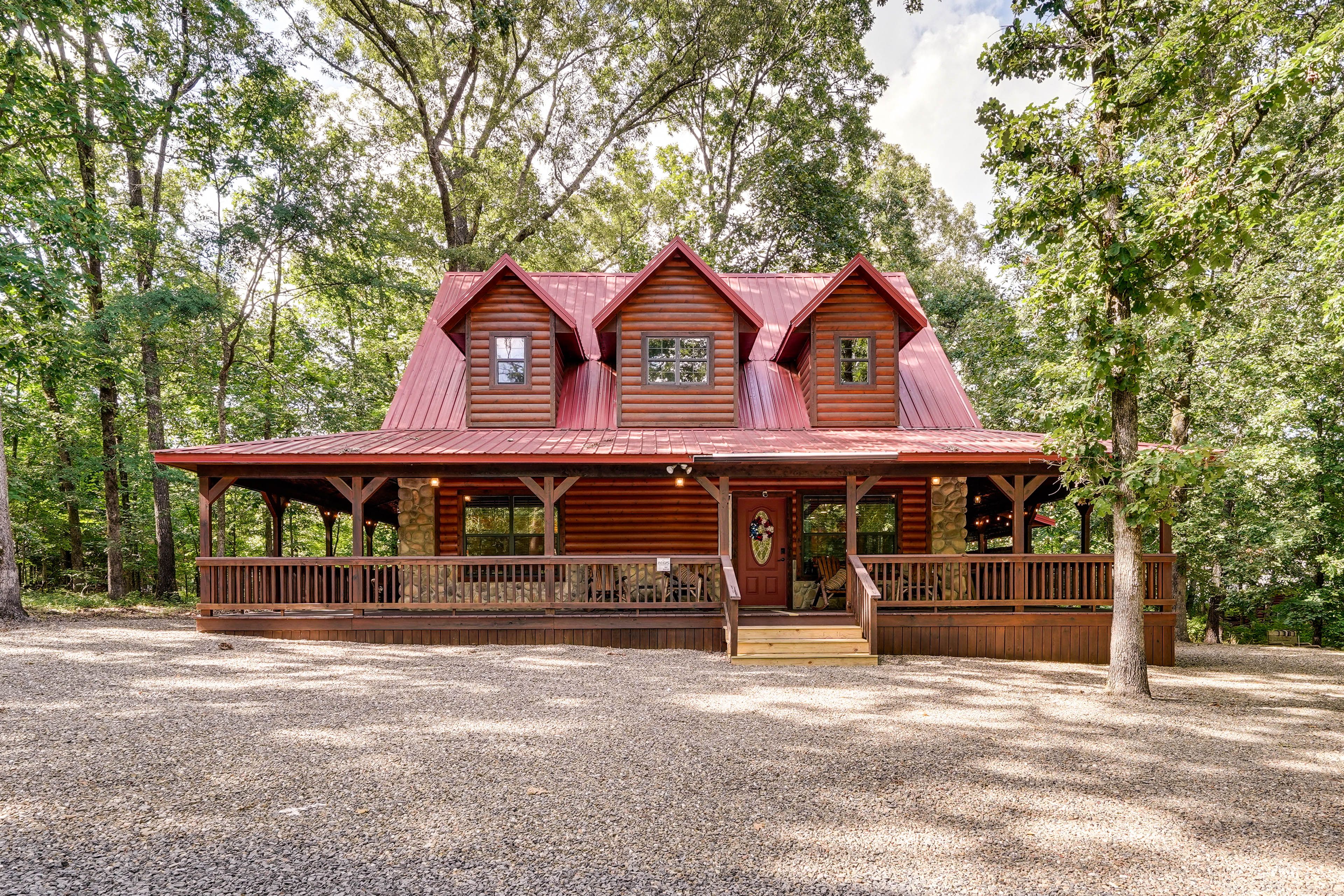 Broken Bow Vacation Rental | 2BR | 2.5BA | 1,709 Sq Ft | 4 Steps Required