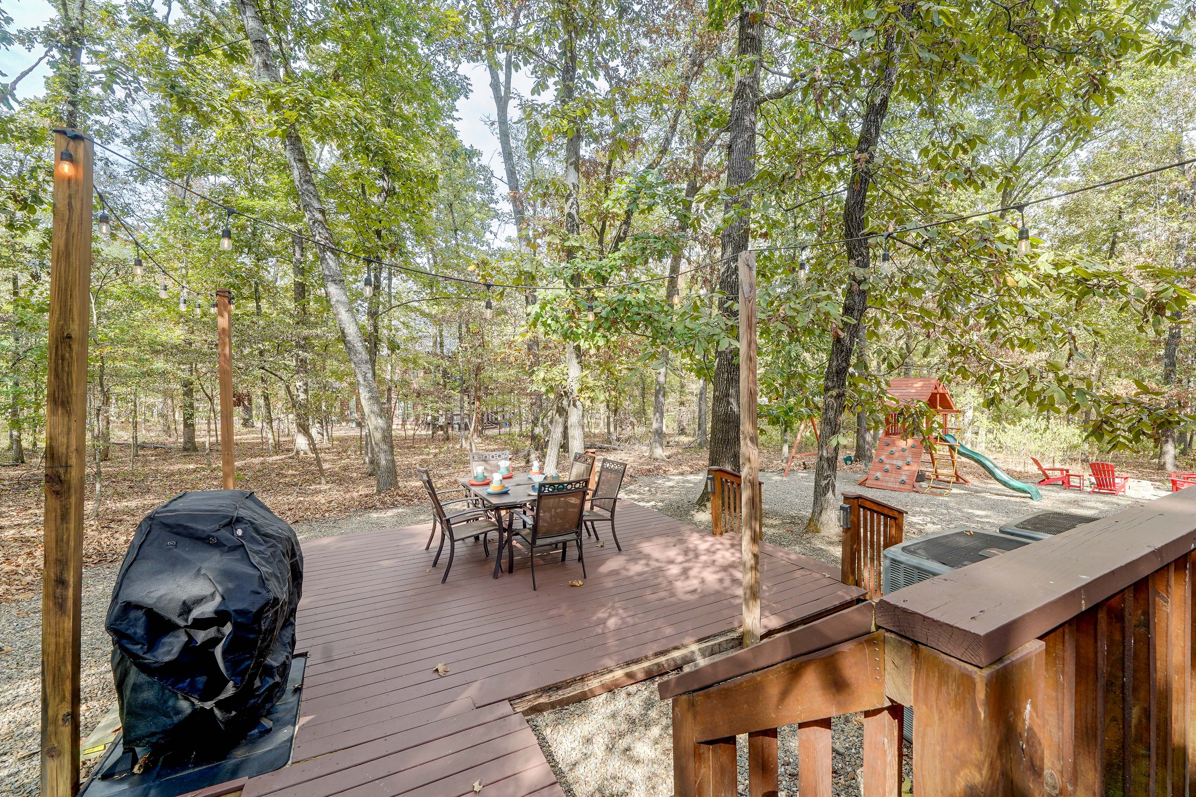Deck | Outdoor Dining | Gas Grill